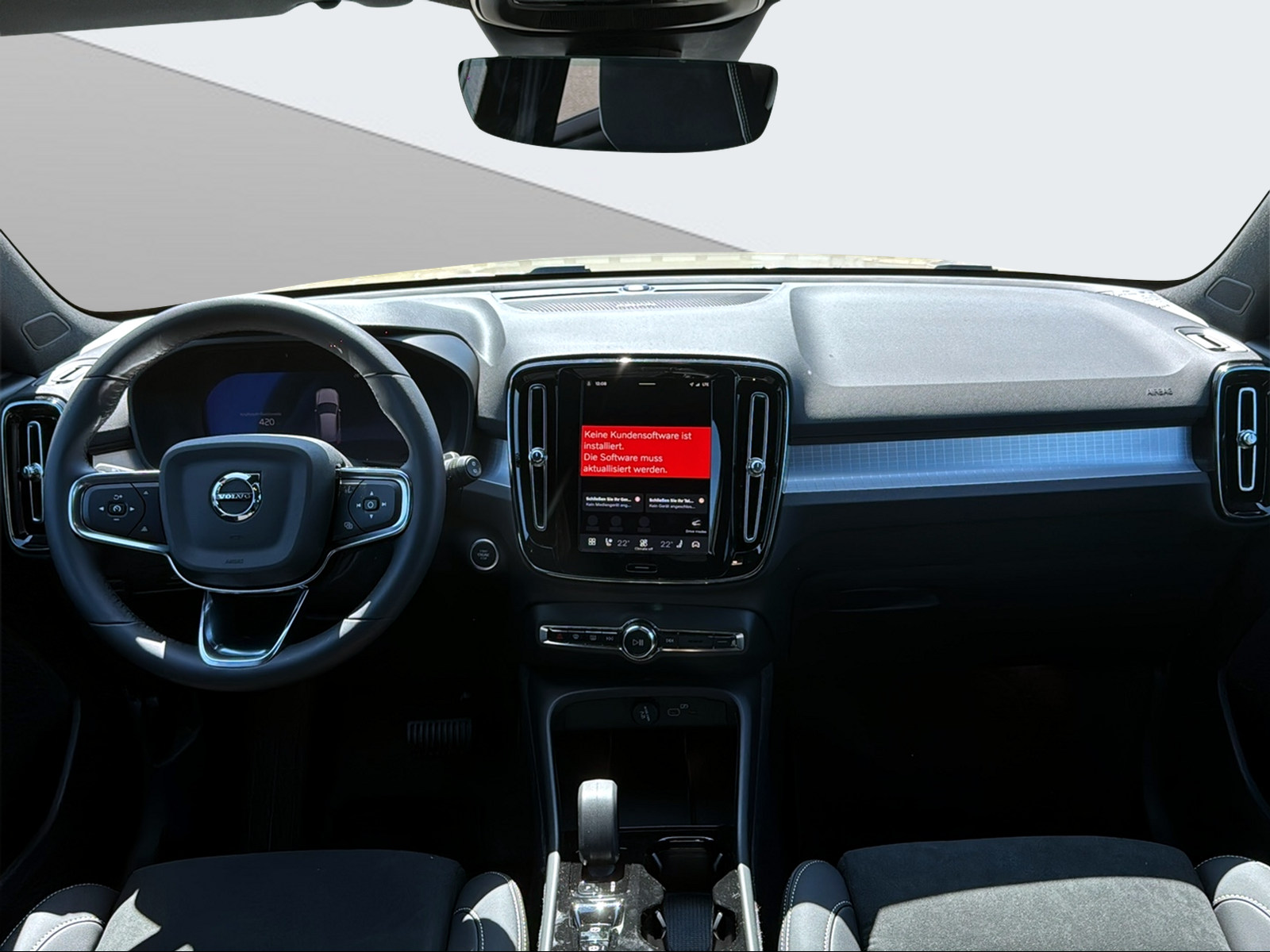 VOLVO XC40 2.0 B3 MH Plus Dark-image-11