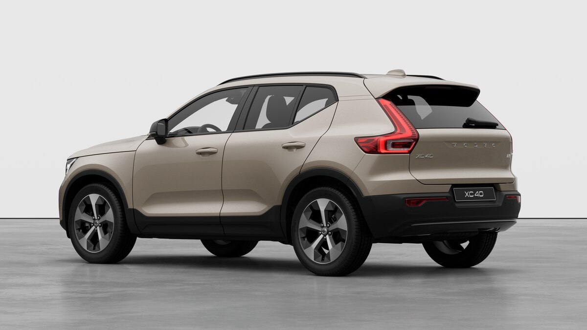 VOLVO XC40 2.0 B3 MH Plus Dark-image-1