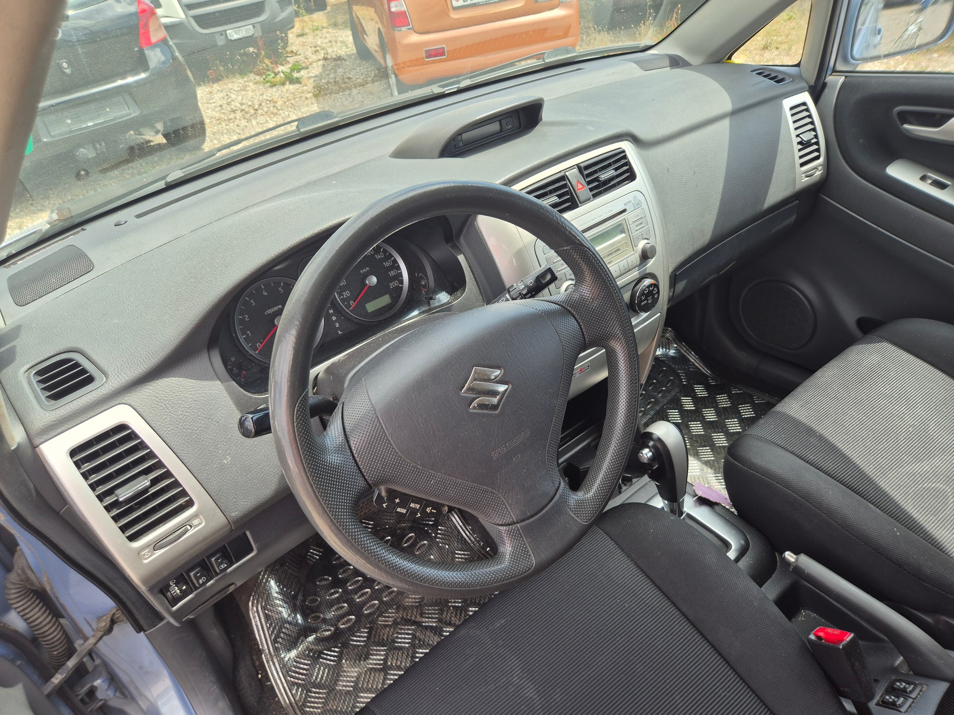 SUZUKI LIANA-image-9