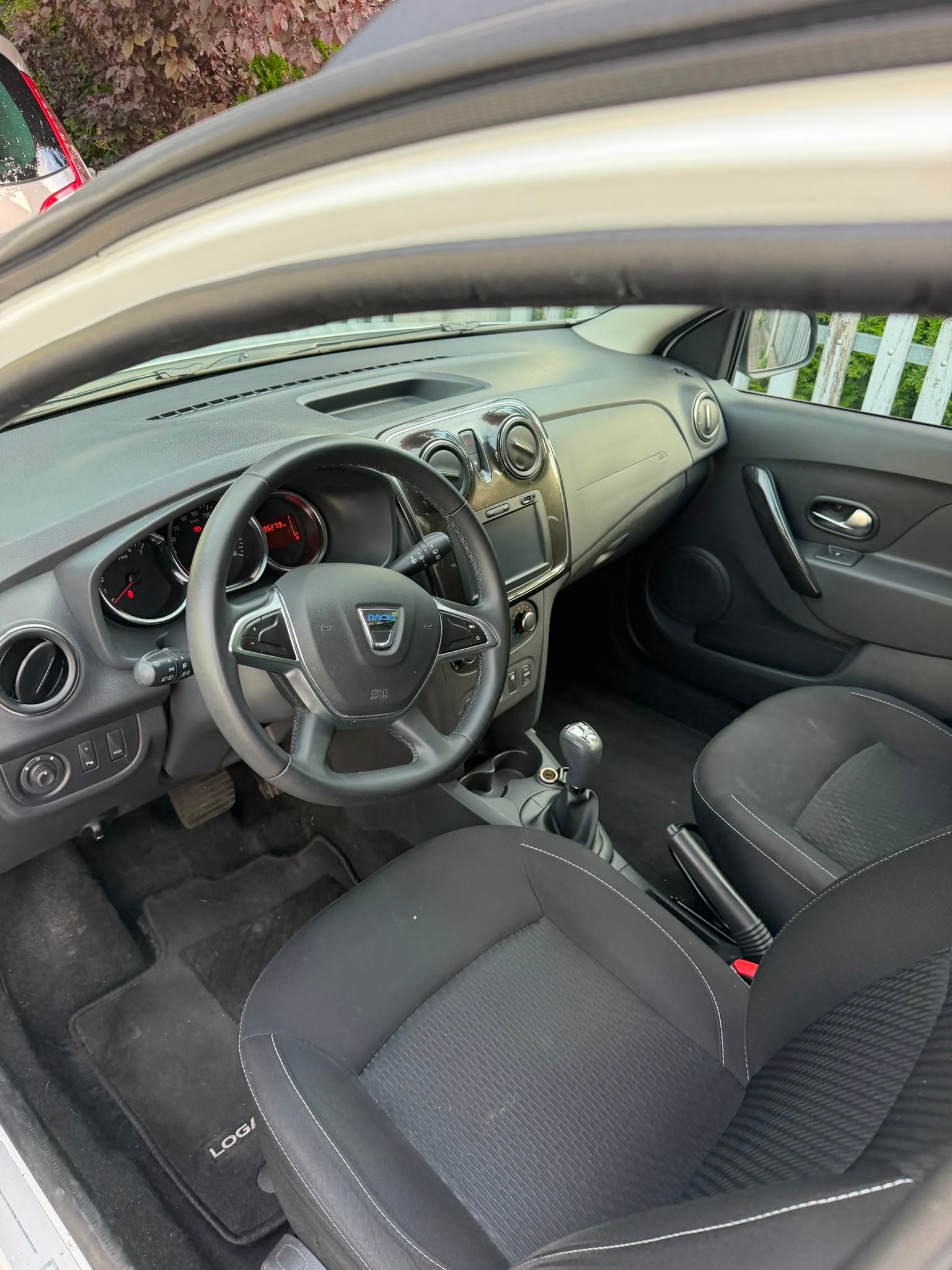 DACIA Logan MCV 0.9 Stepway Unlimited Automatic-image-4