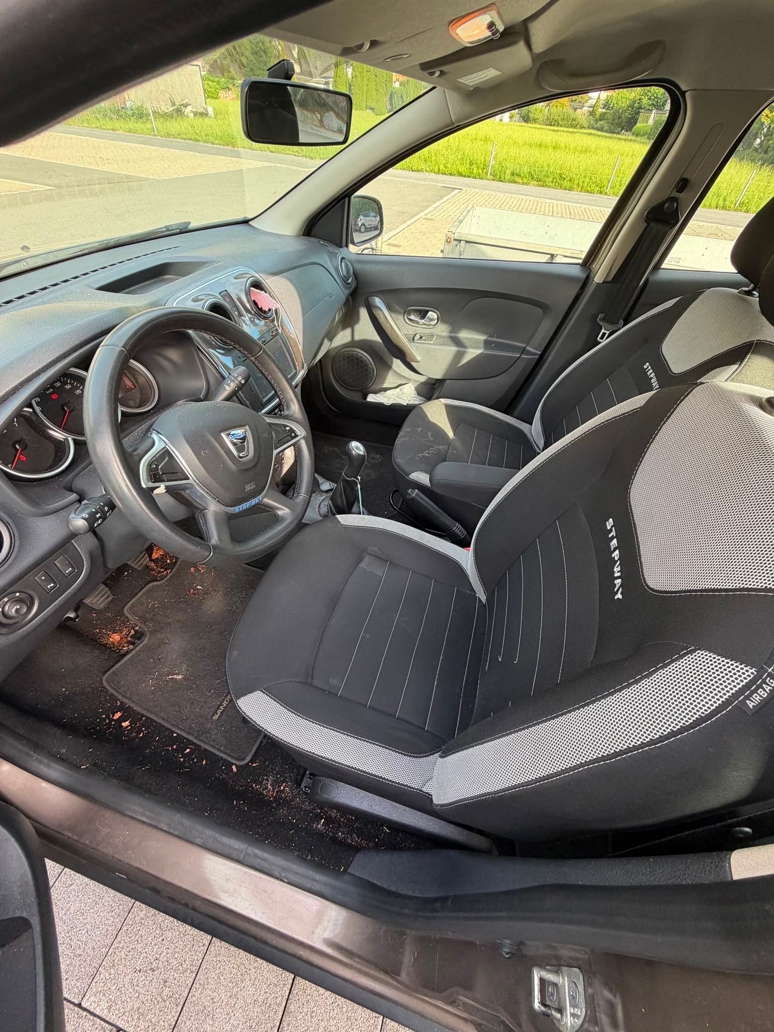 DACIA Logan MCV 0.9 Stepway Unlimited Automatic-image-1