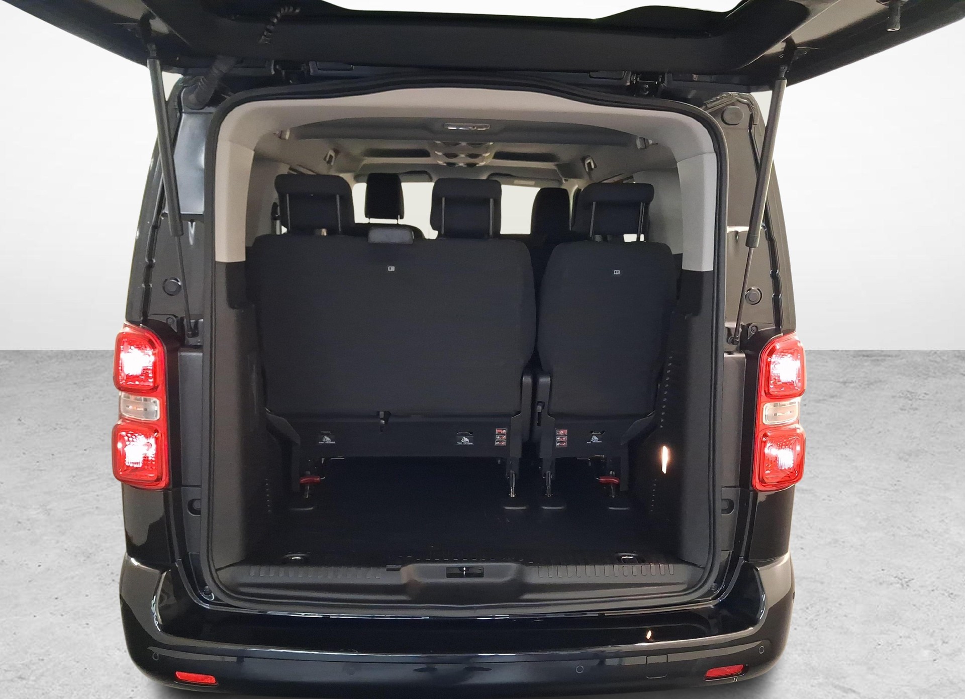 TOYOTA PROACE Verso L1 2.0 D Shuttle-image-11