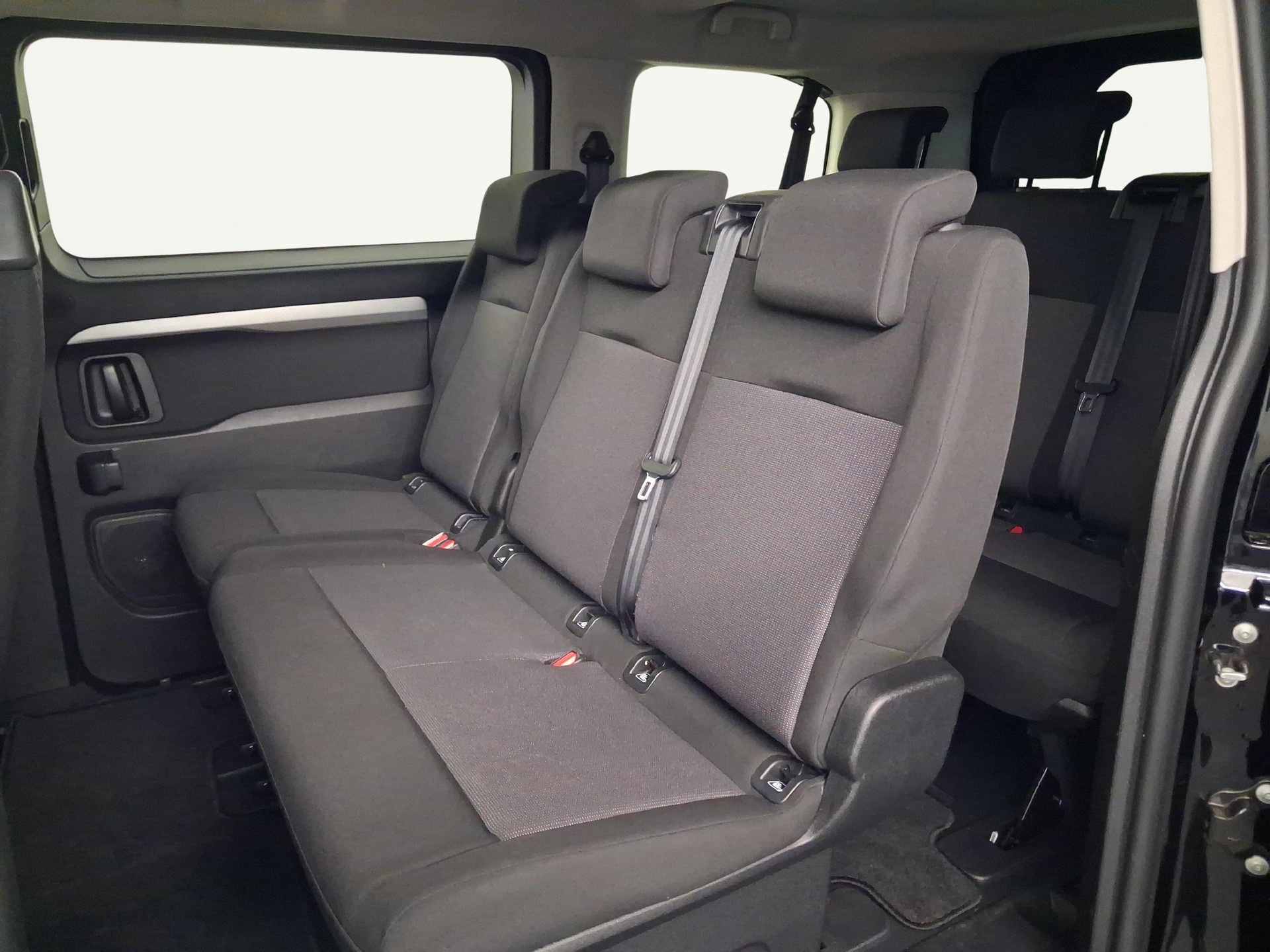TOYOTA PROACE Verso L1 2.0 D Shuttle-image-10