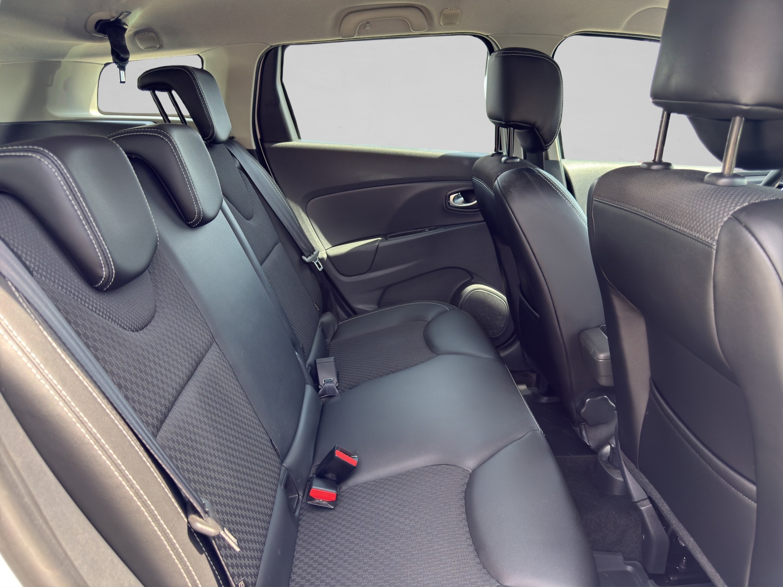 RENAULT Clio Grandtour 1.5 dCi Intens EDC-image-13