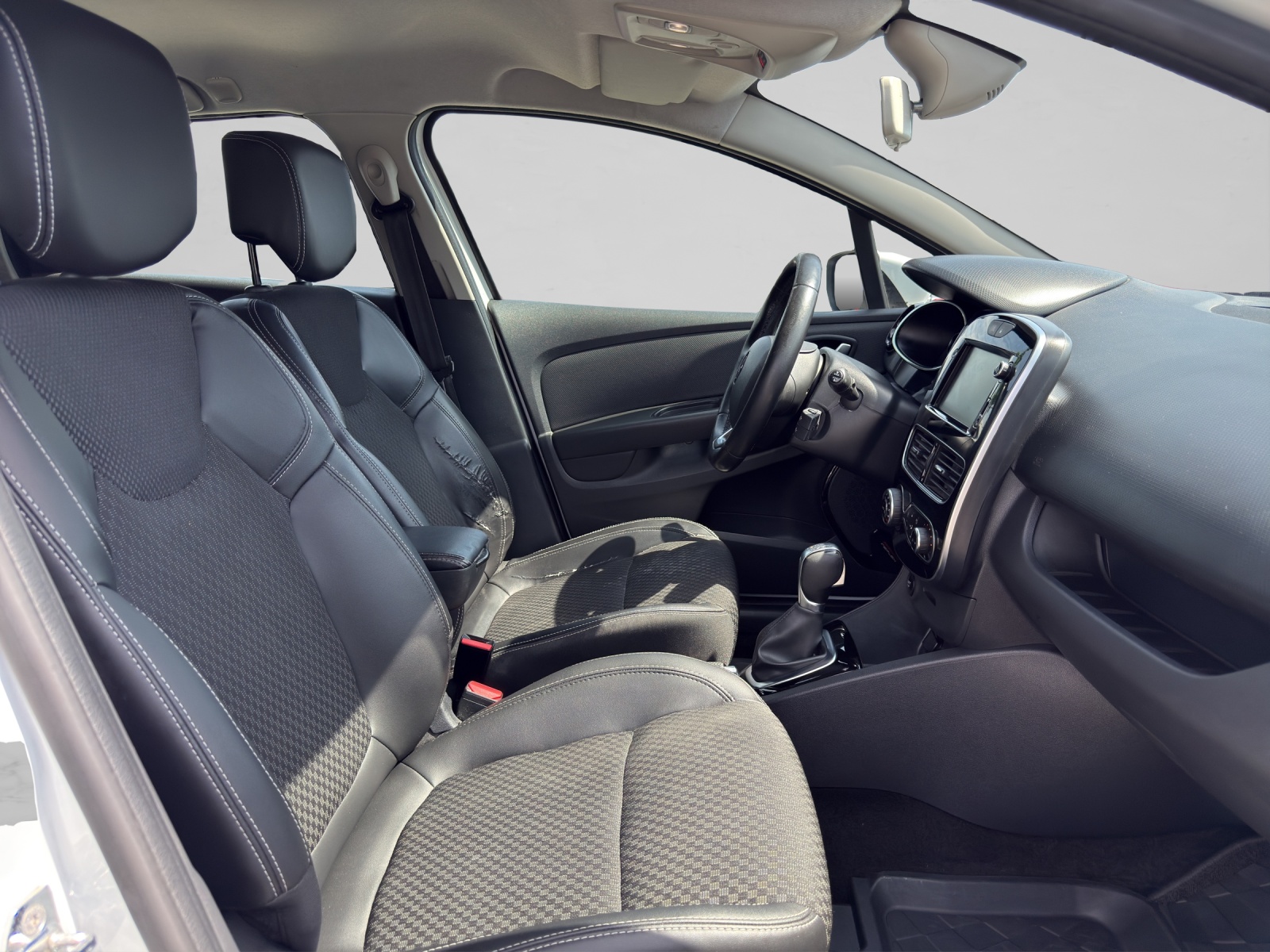 RENAULT Clio Grandtour 1.5 dCi Intens EDC-image-12