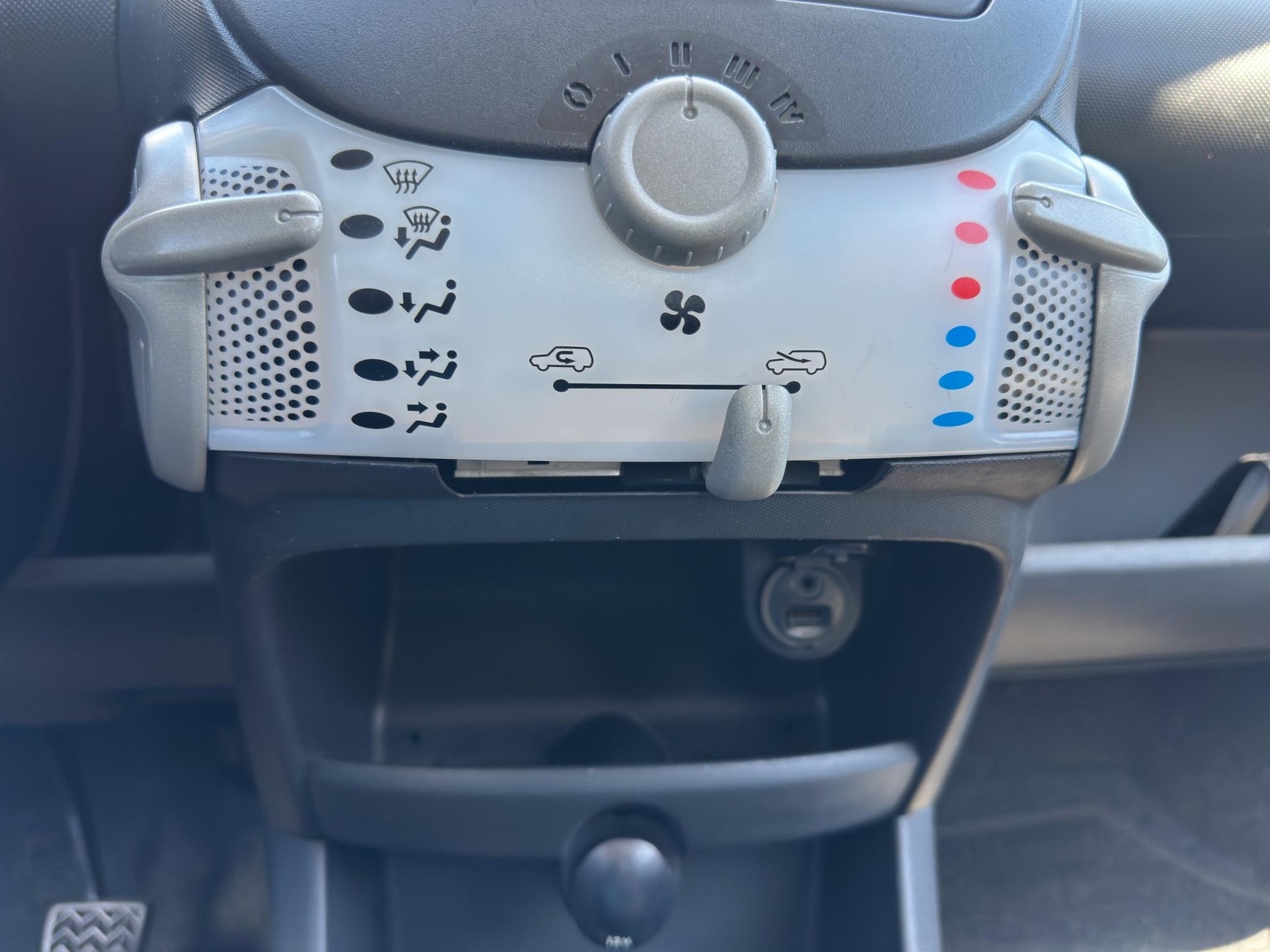 TOYOTA Aygo 1.0 VVT-i Linea Luna MM-image-11