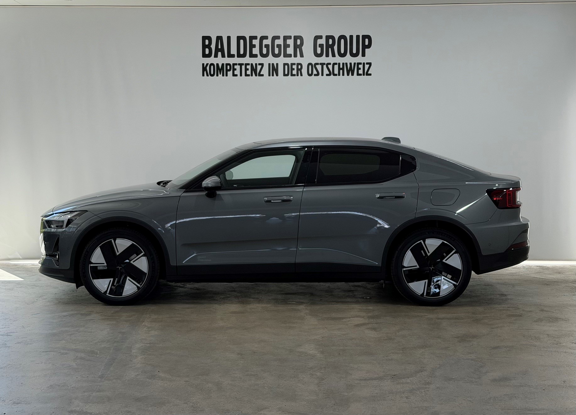 POLESTAR 2 Long Range Single Motor Prim-image-1