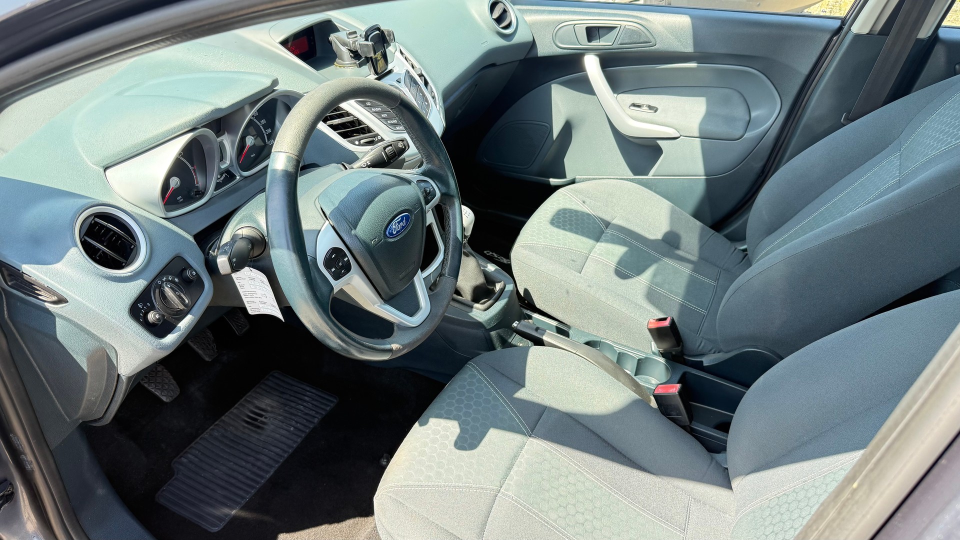 FORD Fiesta 1.6 16V Titanium-image-1