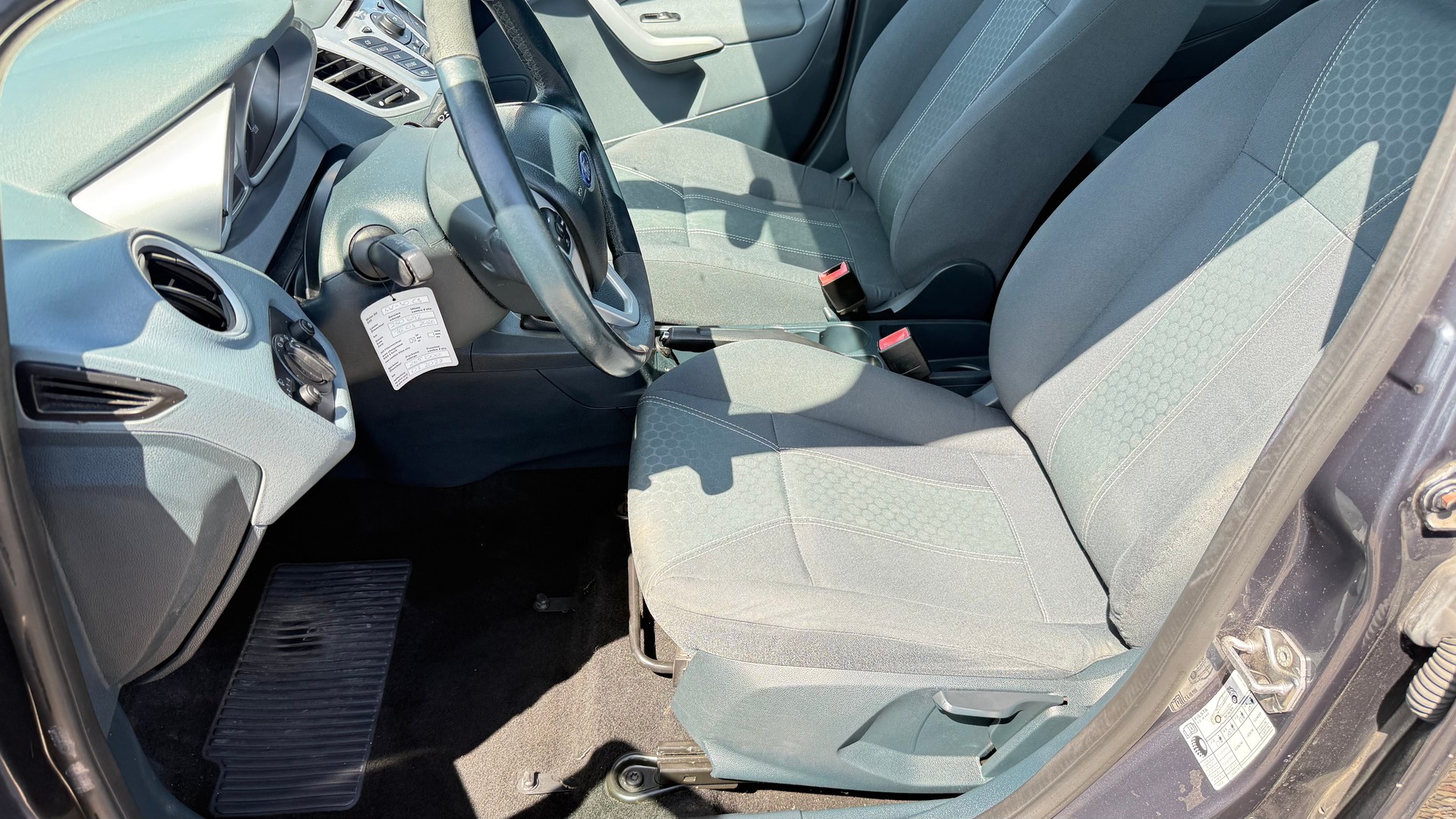 FORD Fiesta 1.6 16V Titanium-image-2