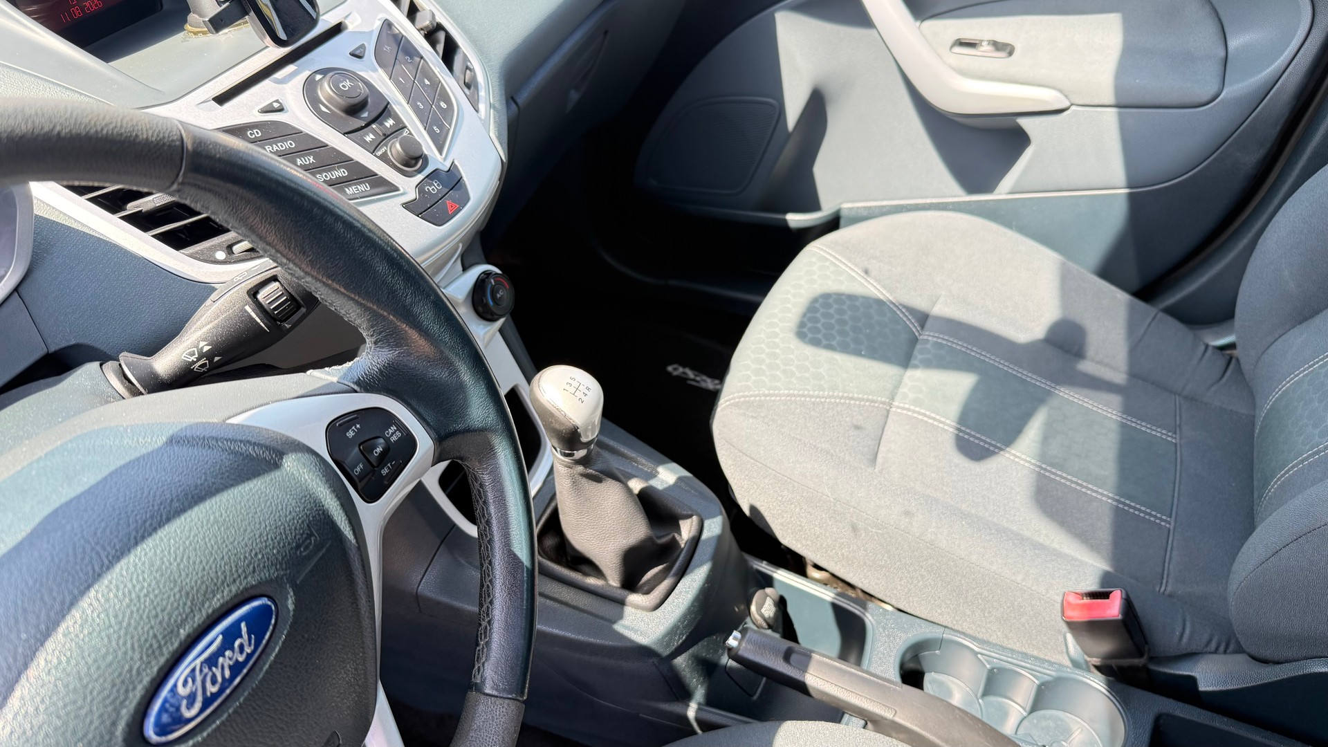 FORD Fiesta 1.6 16V Titanium-image-3