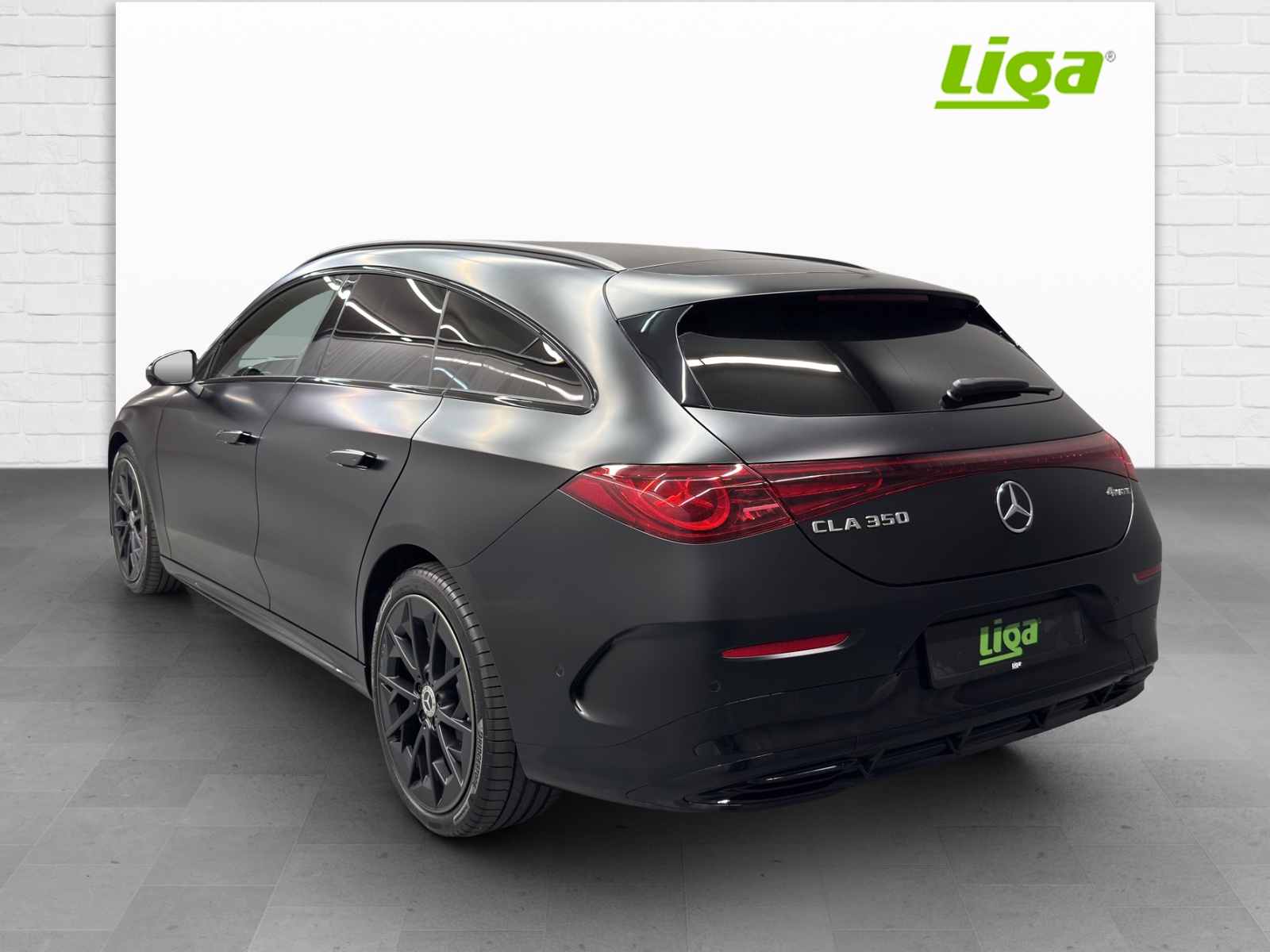 MERCEDES-BENZ CLA 350 4Matic Shooting Brake with EQ Hybrid-showroom-element-3