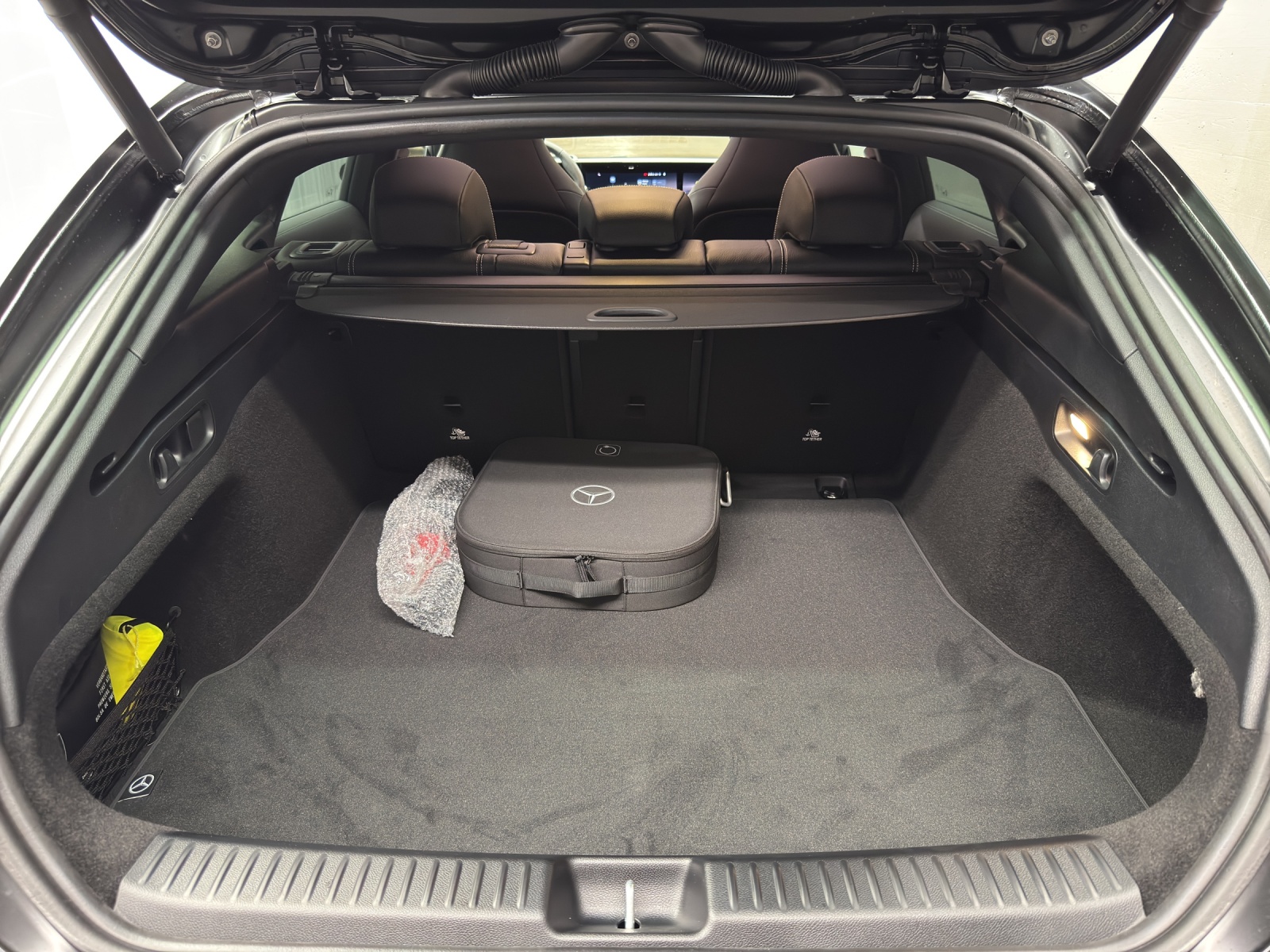 MERCEDES-BENZ CLA 350 4Matic Shooting Brake with EQ Hybrid-image-10