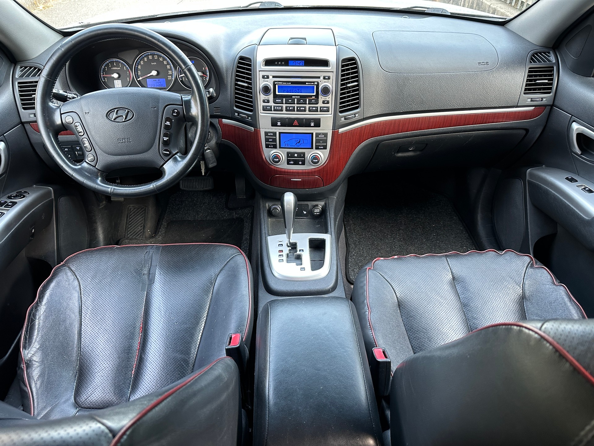 HYUNDAI Santa Fe 2.7 V6 Premium 4WD-image-6