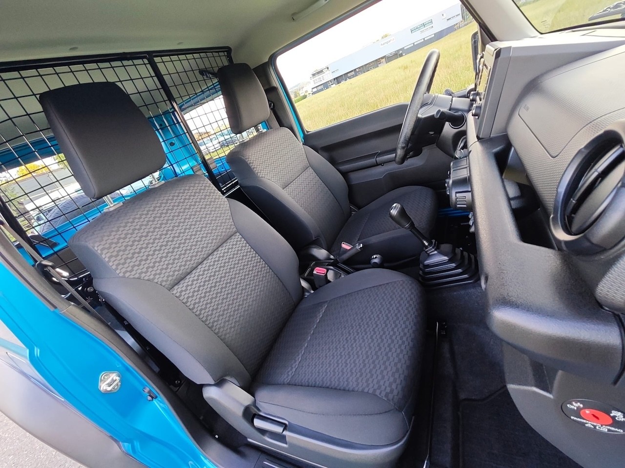 SUZUKI JIMNY 1.5 HORIZON EDITION 4x4 | 2 PLATZER | MANUEL-image-14