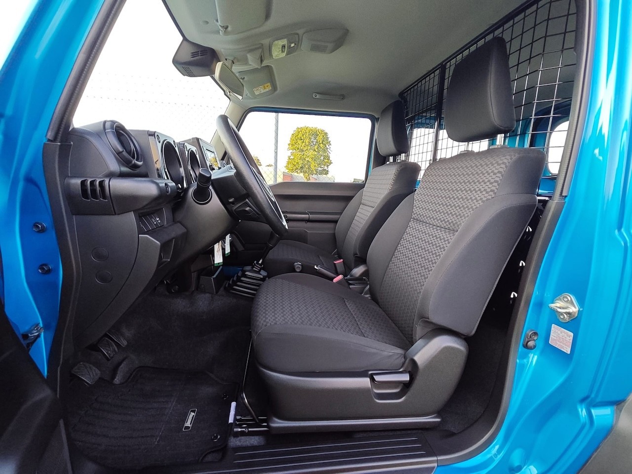 SUZUKI JIMNY 1.5 HORIZON EDITION 4x4 | 2 PLATZER | MANUEL-image-13
