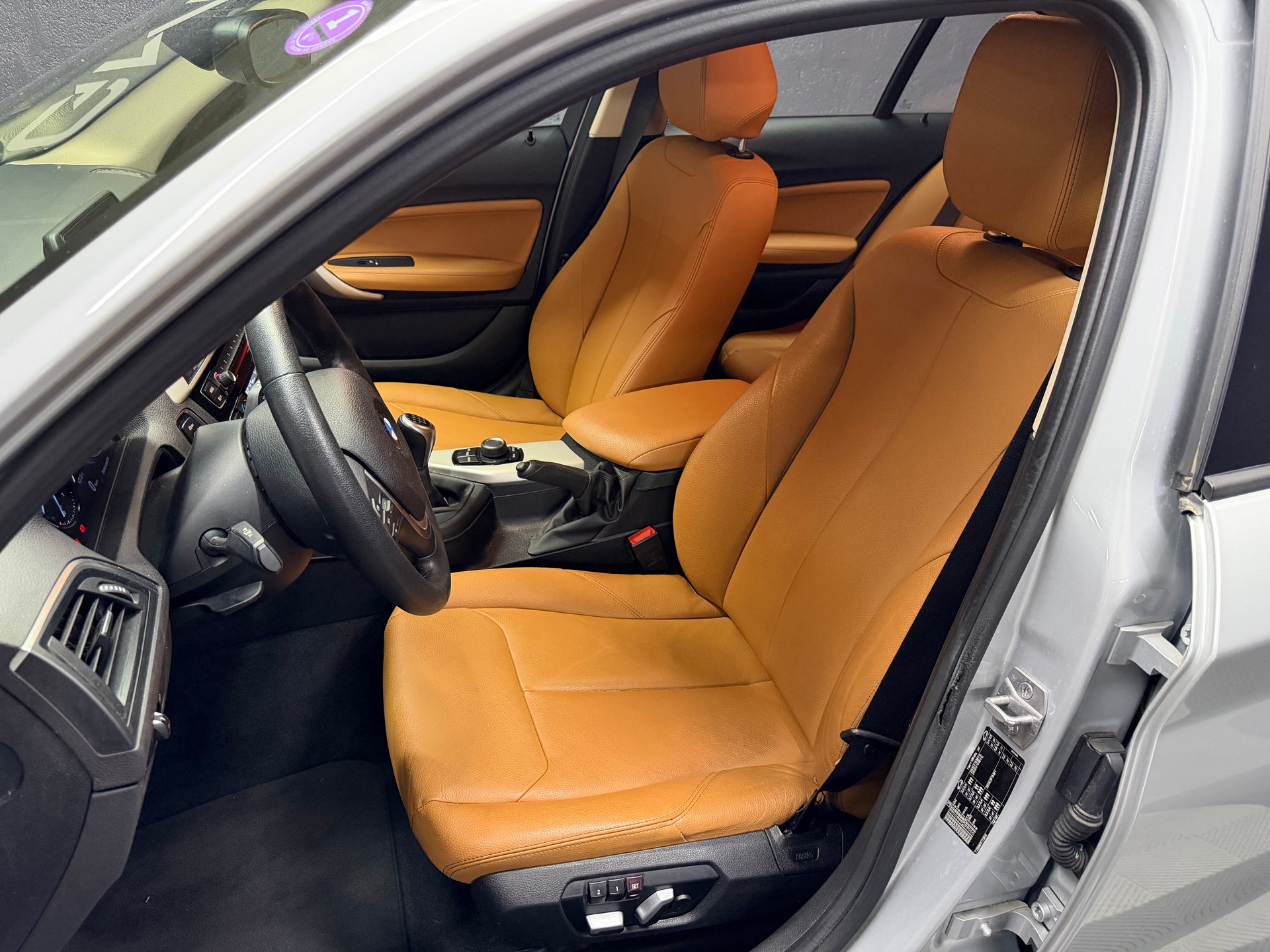 BMW 120i-image-7