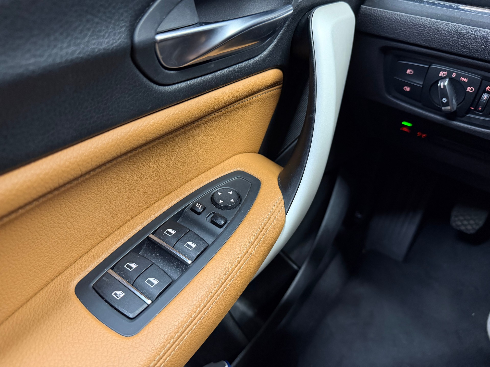 BMW 120i-image-13