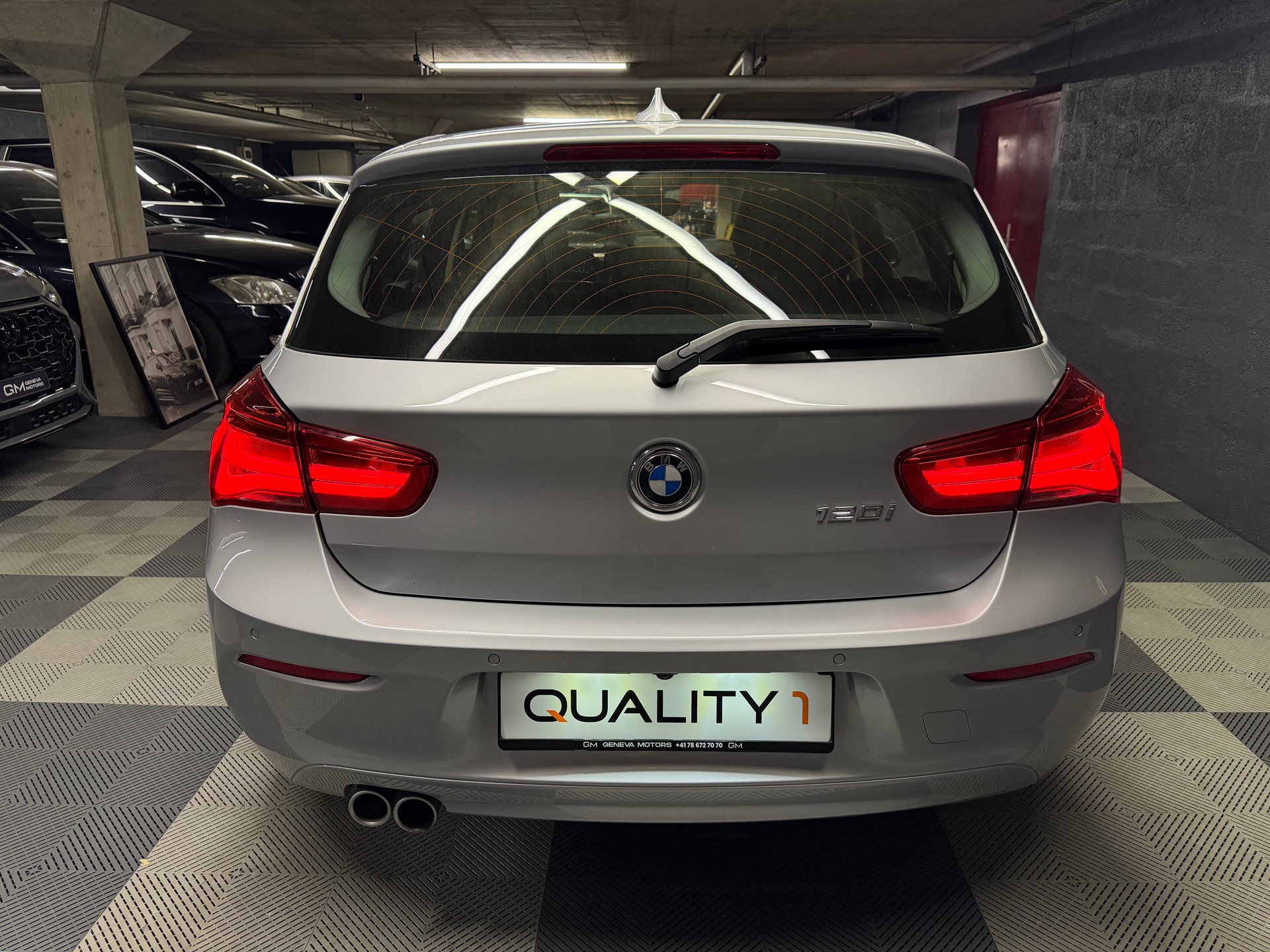BMW 120i-image-4