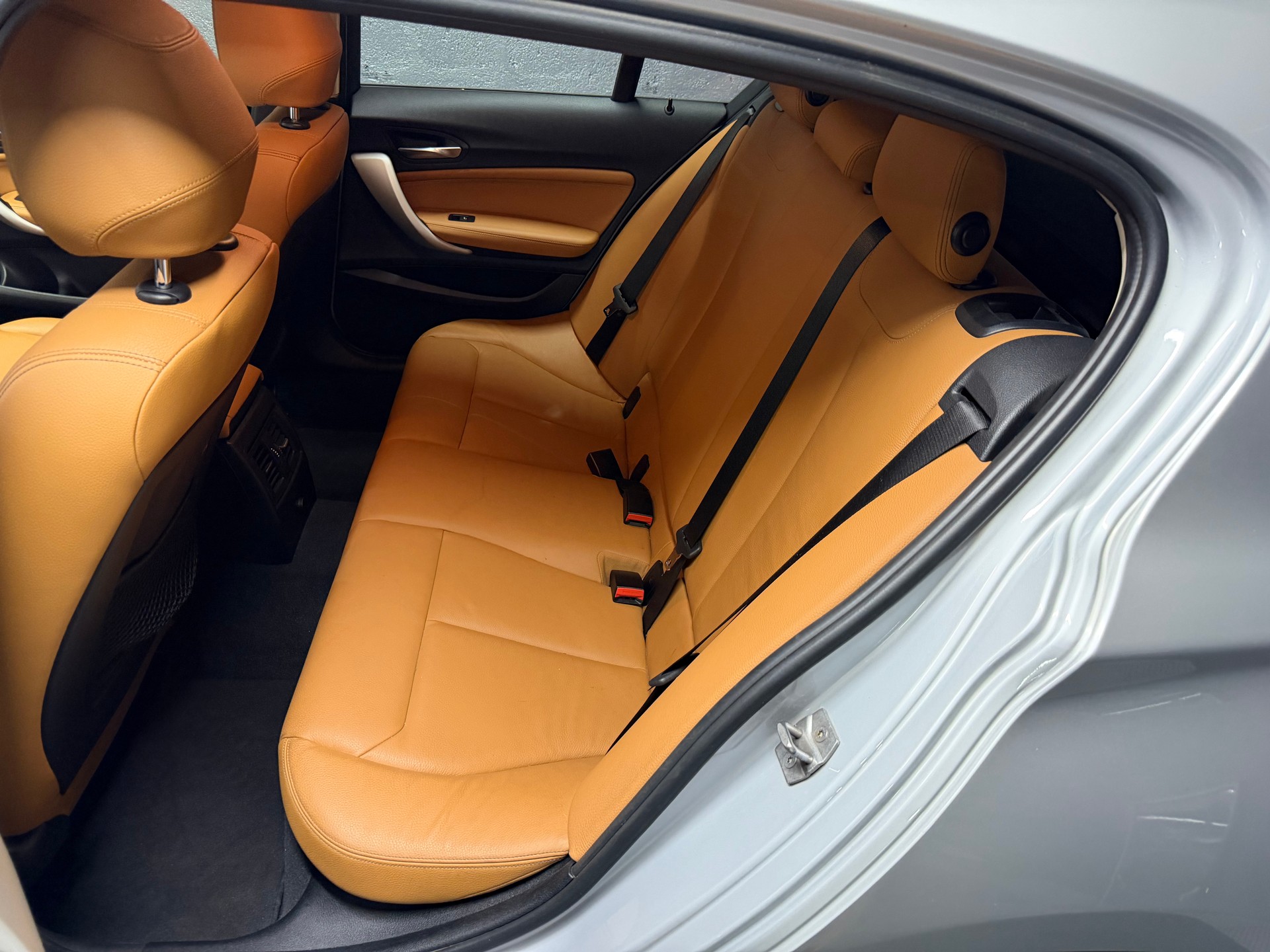BMW 120i-image-8