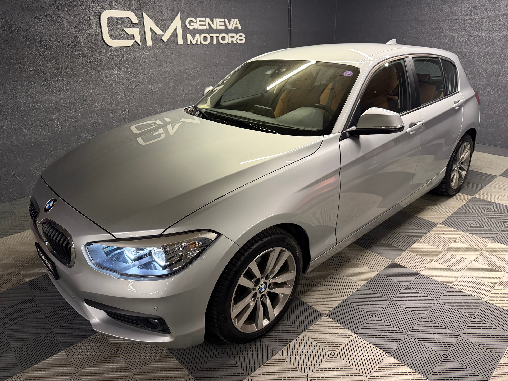 BMW 120i-image-0