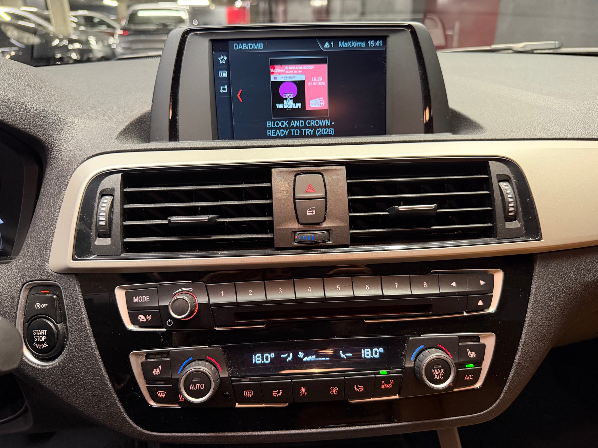 BMW 120i-image-10