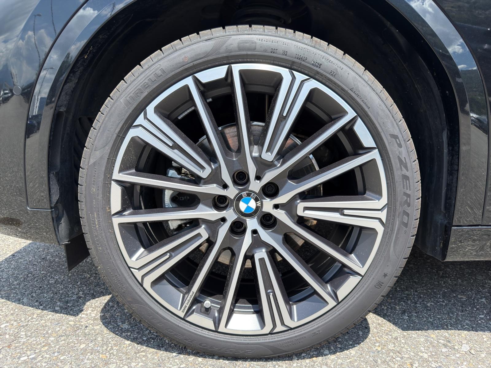 BMW 🆕 iX2 xDrive 30 Edition M Sport (CH) 🔋-image-7