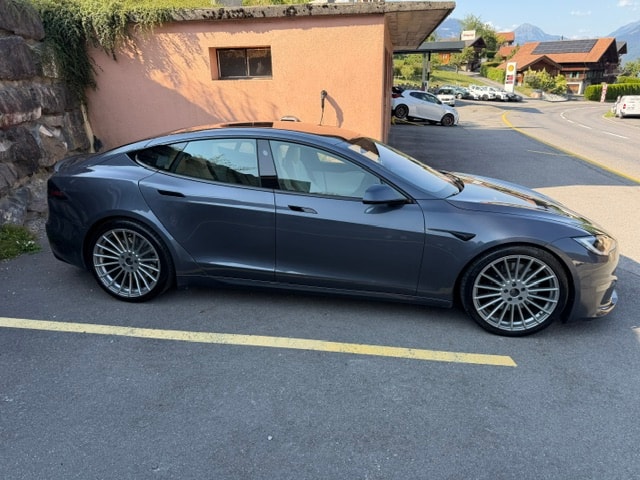 TESLA Plaid-image-2