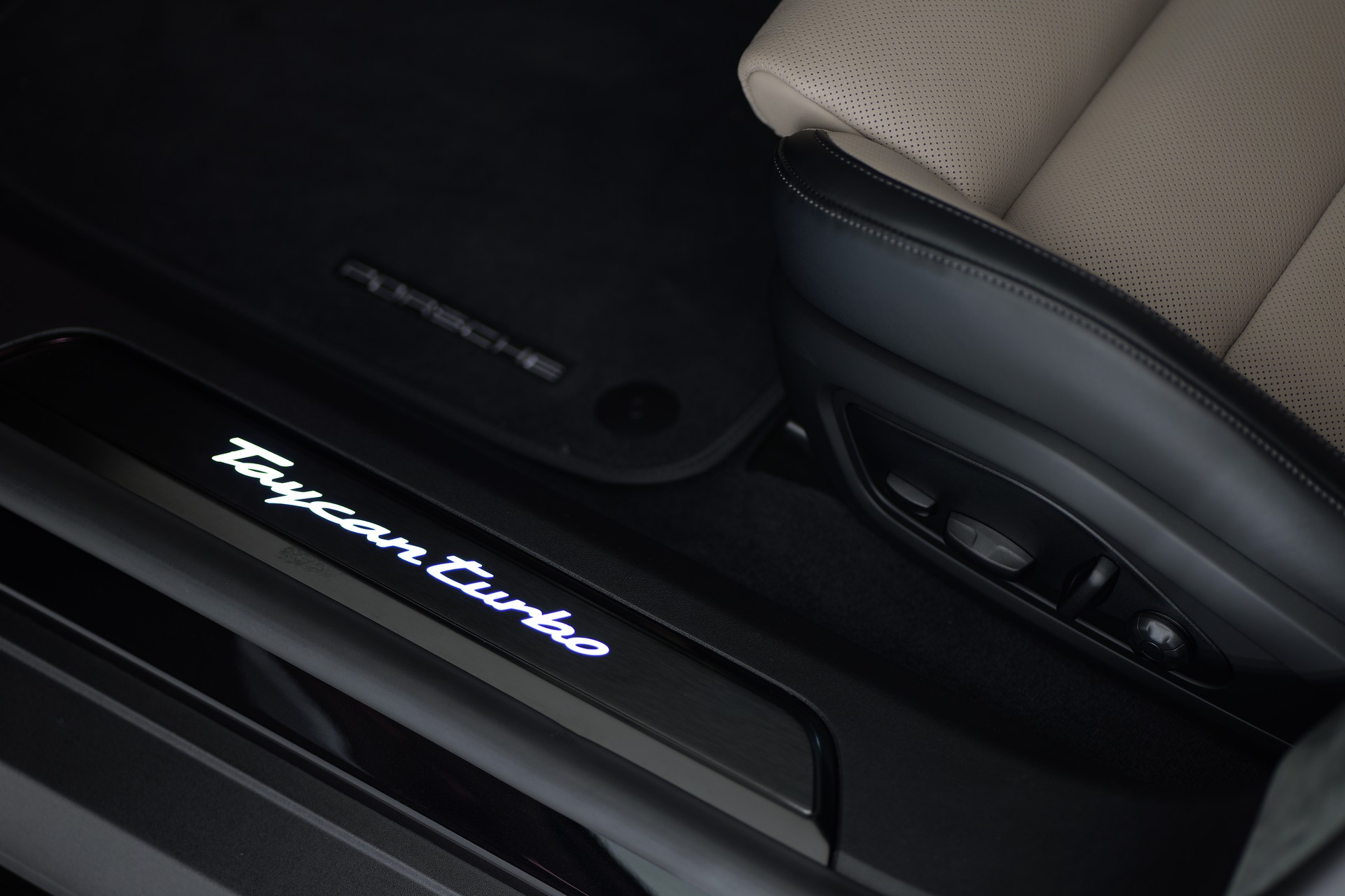 PORSCHE Taycan CrossTurismo Turbo 104kWh-image-16
