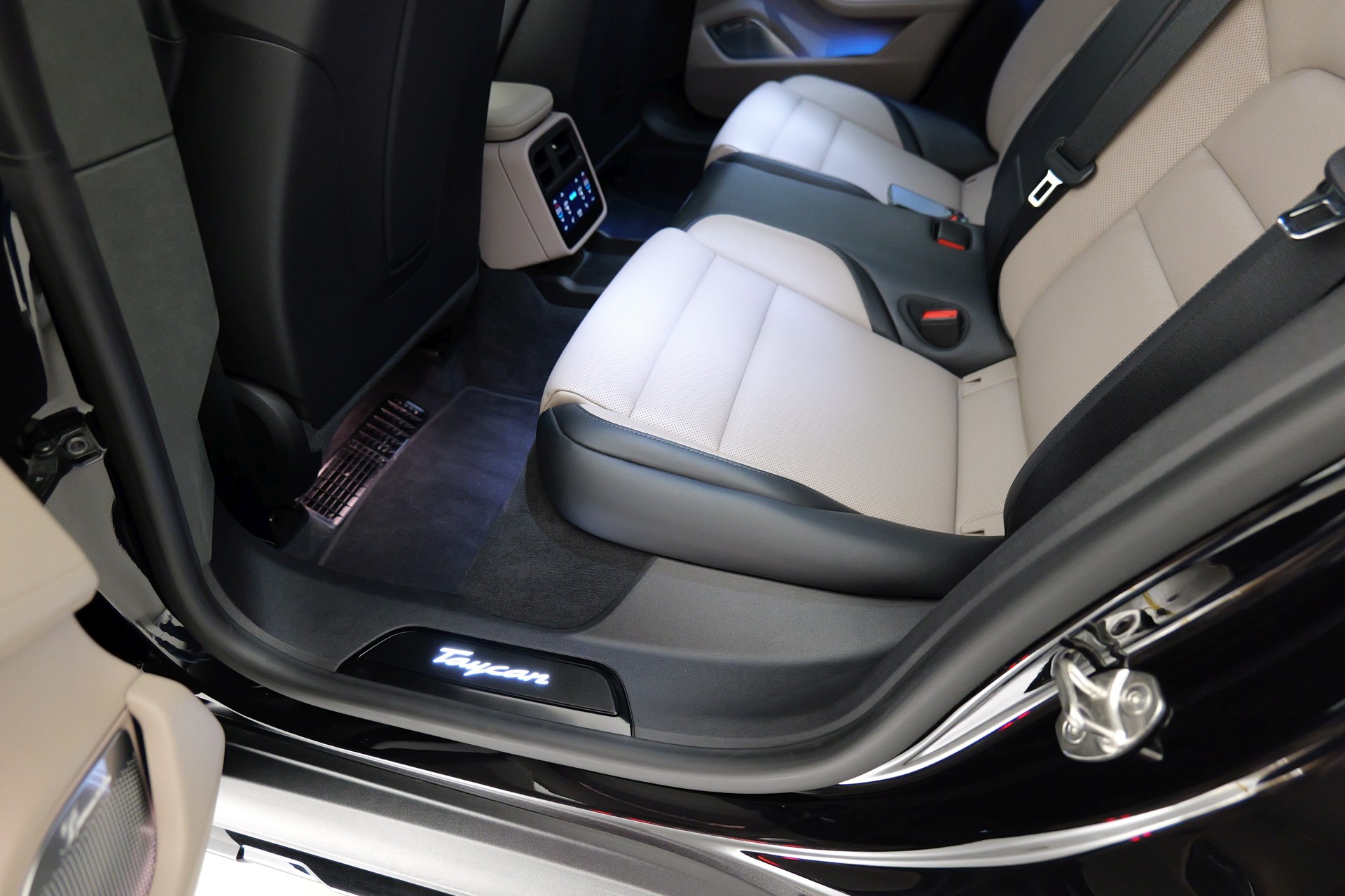 PORSCHE Taycan CrossTurismo Turbo 104kWh-image-27