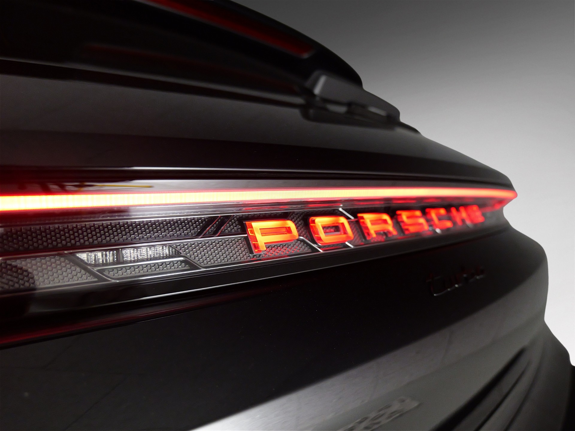 PORSCHE Taycan CrossTurismo Turbo 104kWh-image-25