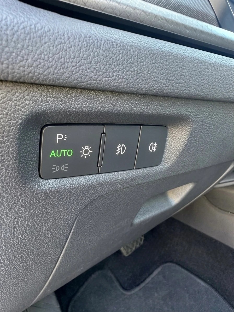 SKODA Octavia Combi 2.0 TDI DSG Ambition-image-16
