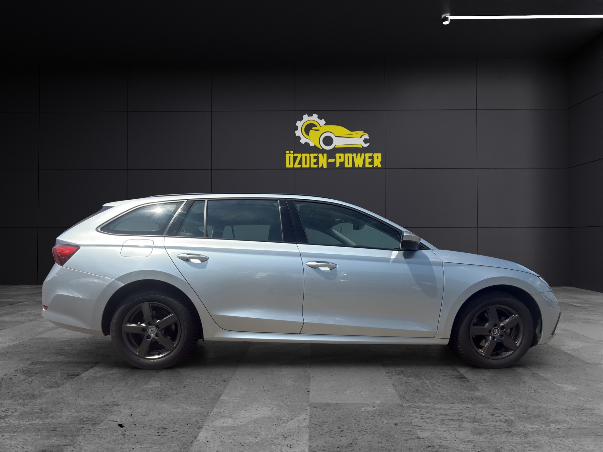 SKODA Octavia Combi 2.0 TDI DSG Ambition-image-3