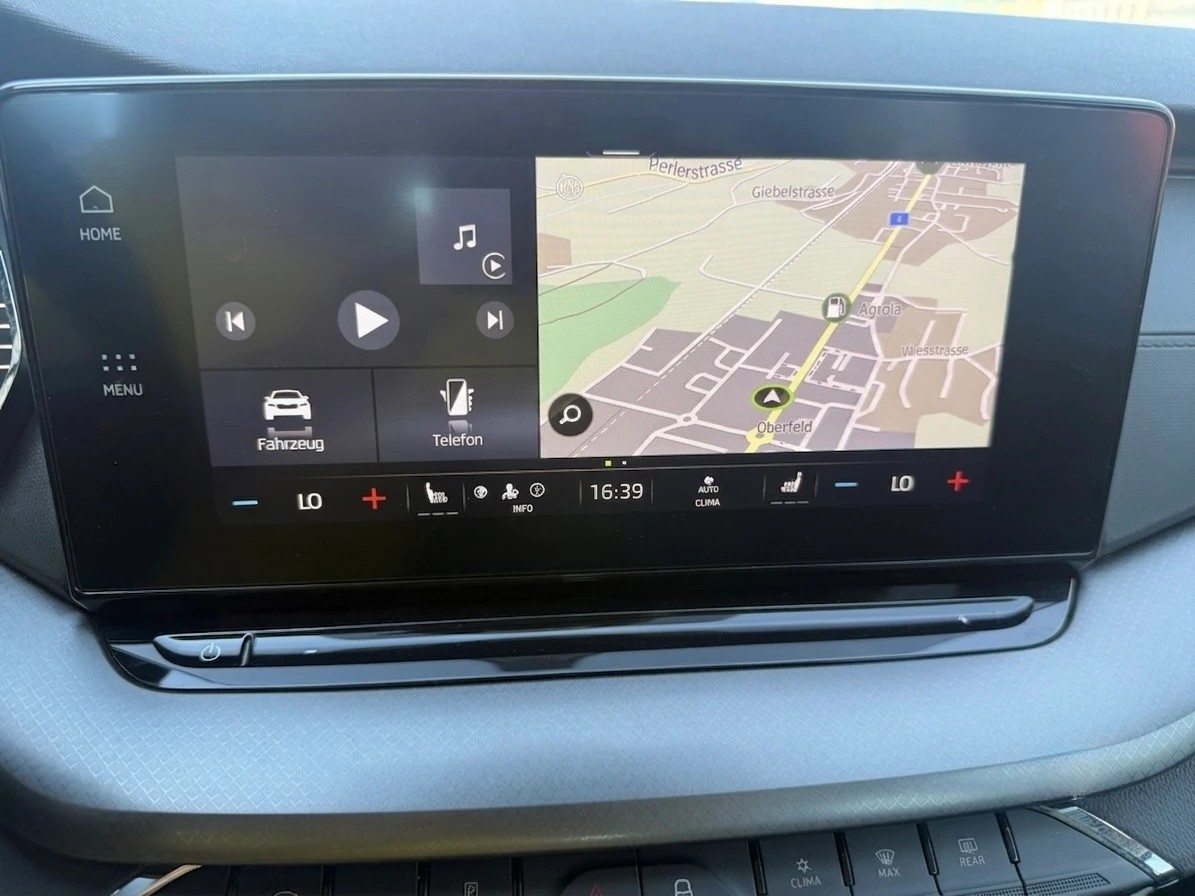 SKODA Octavia Combi 2.0 TDI DSG Ambition-image-24