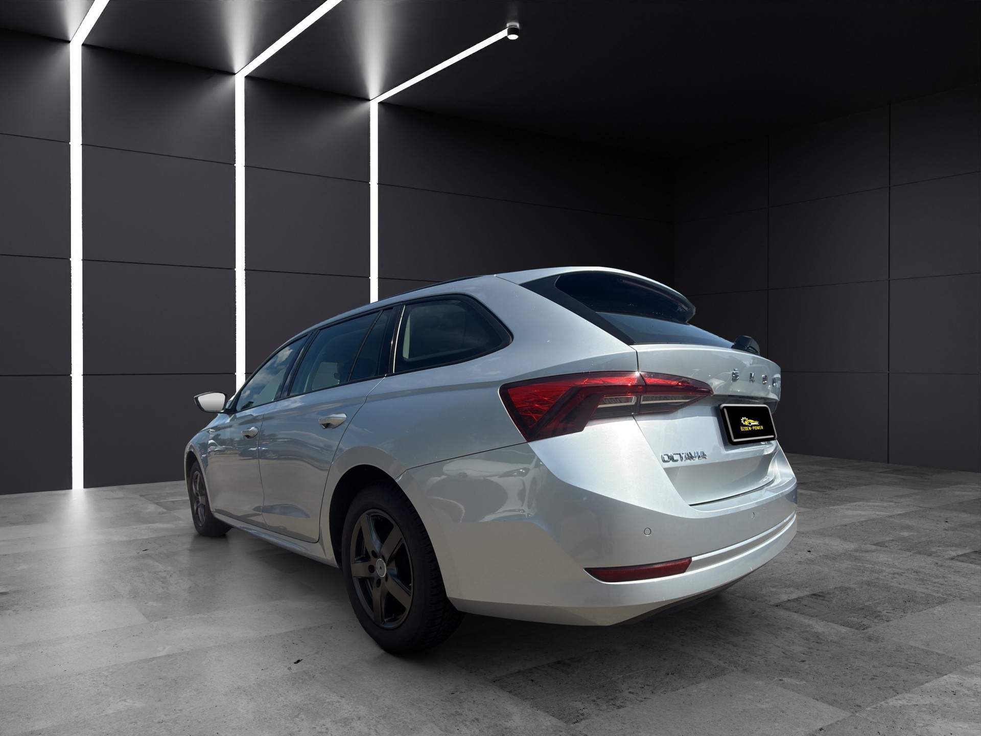 SKODA Octavia Combi 2.0 TDI DSG Ambition-image-5