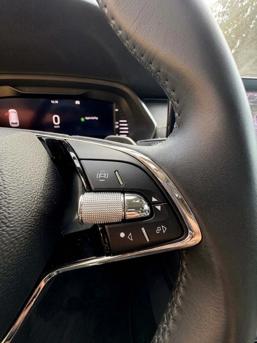 SKODA Octavia Combi 2.0 TDI DSG Ambition-image-19