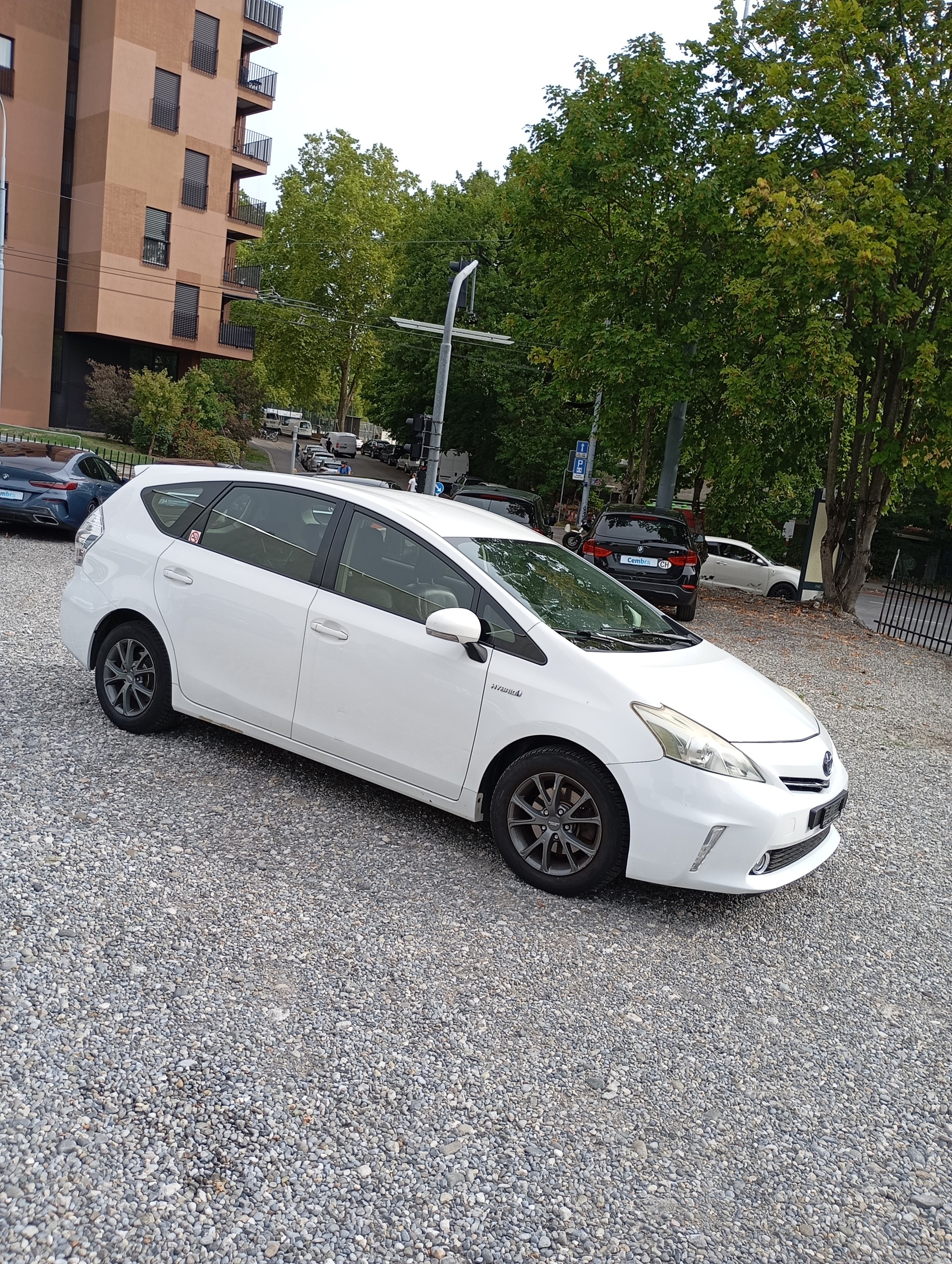TOYOTA PRIUS PLUS-showroom-element-2