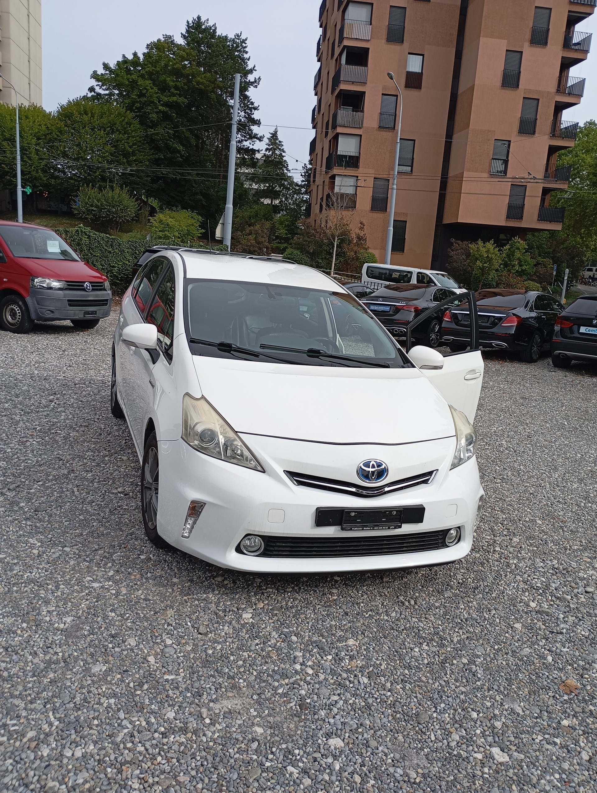 TOYOTA PRIUS PLUS-showroom-element-1