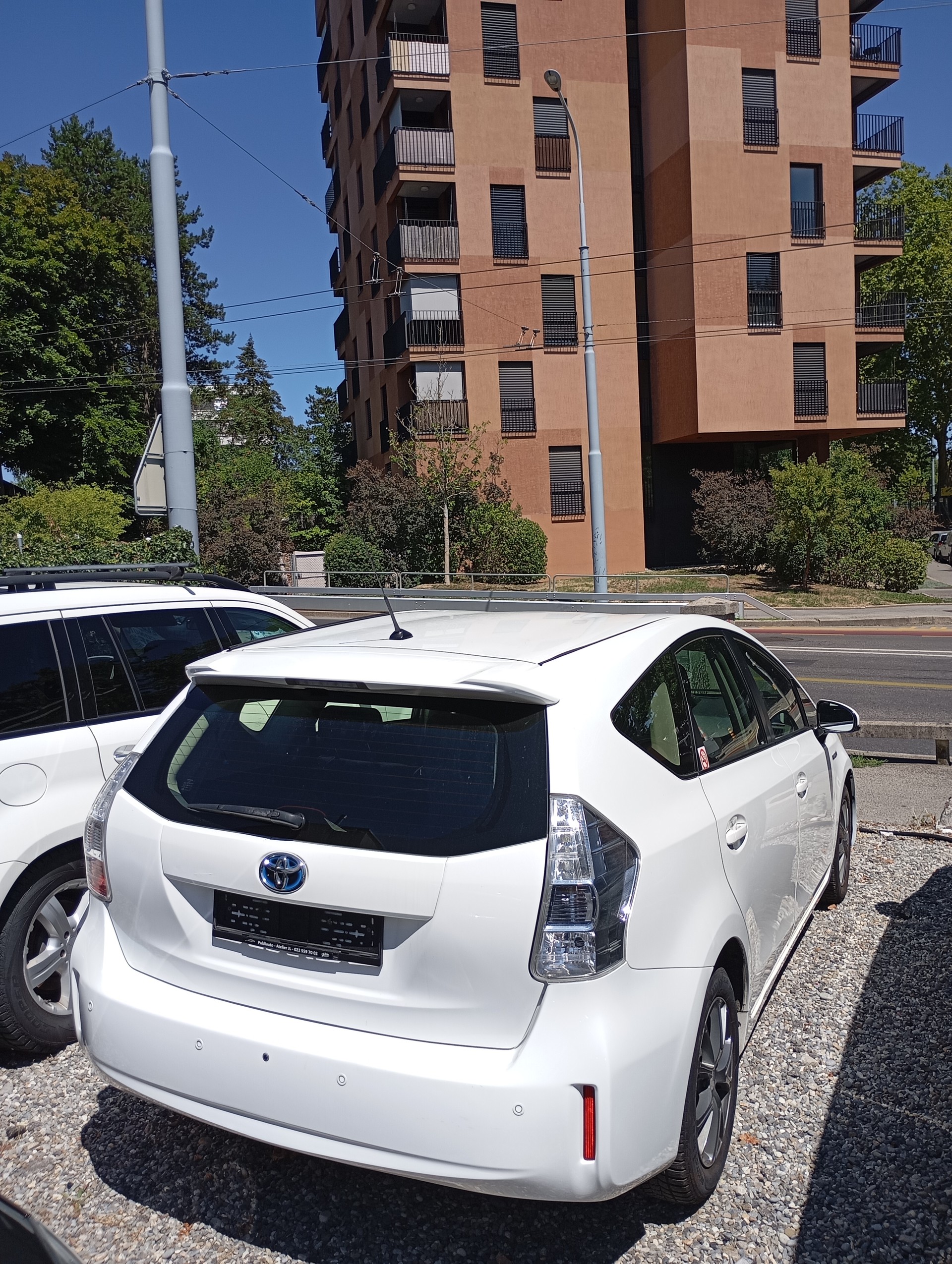 TOYOTA PRIUS PLUS-image-4