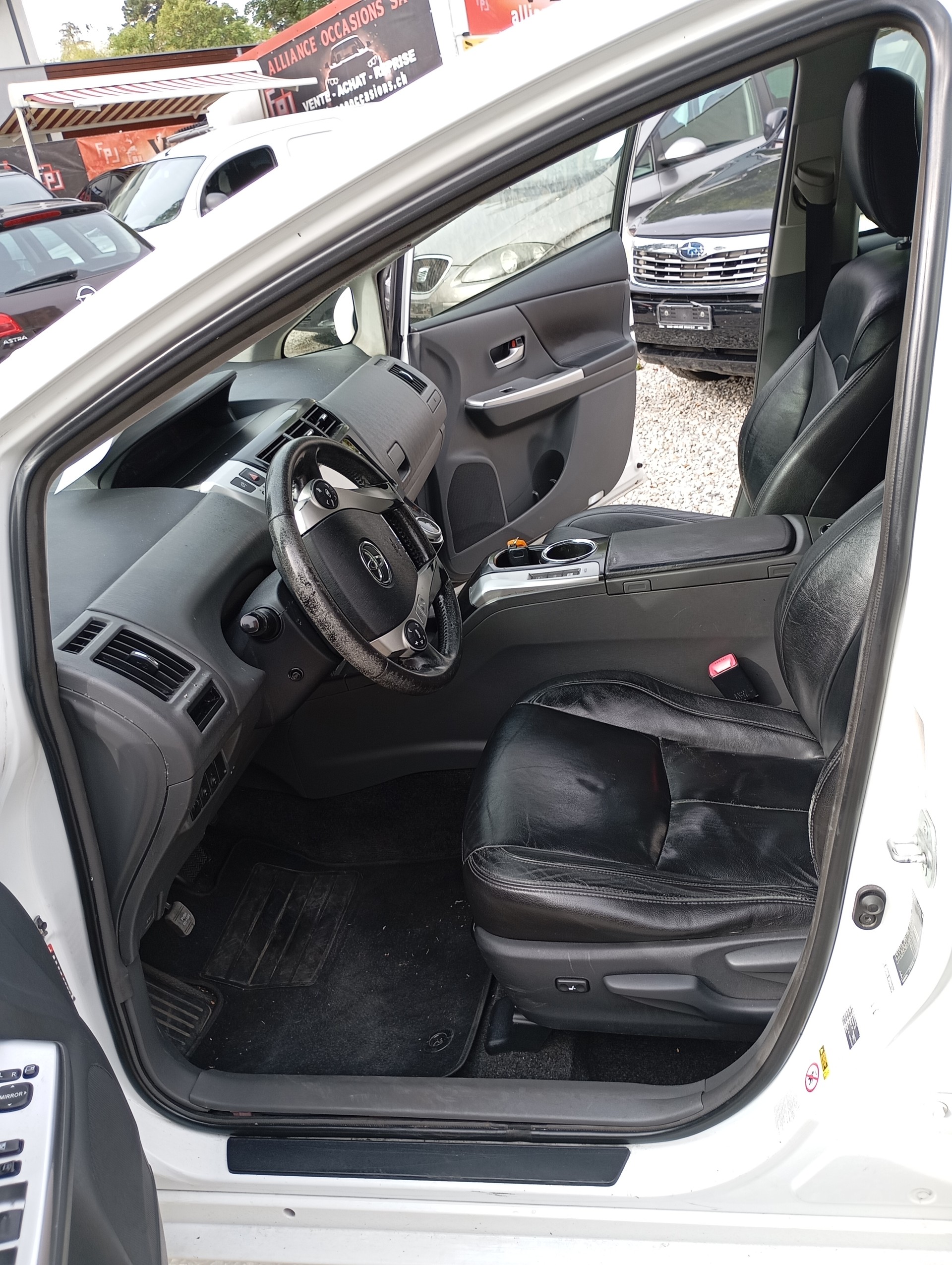 TOYOTA PRIUS PLUS-image-18