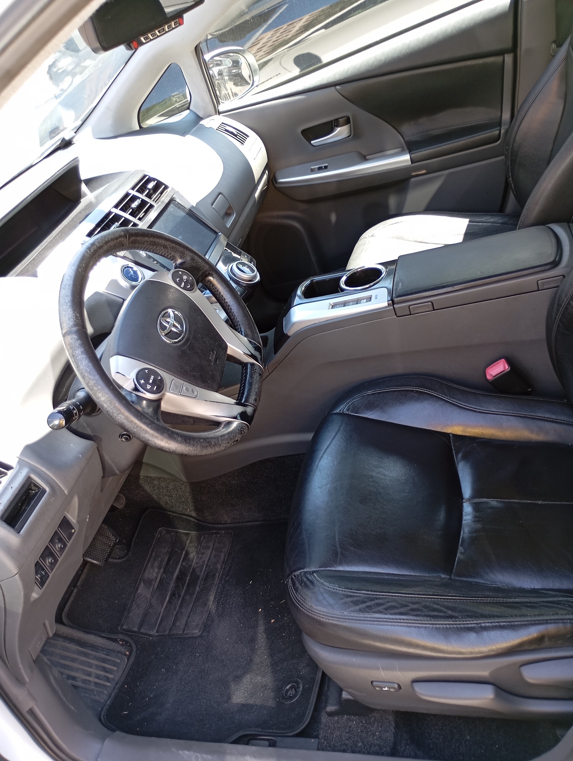 TOYOTA PRIUS PLUS-image-8