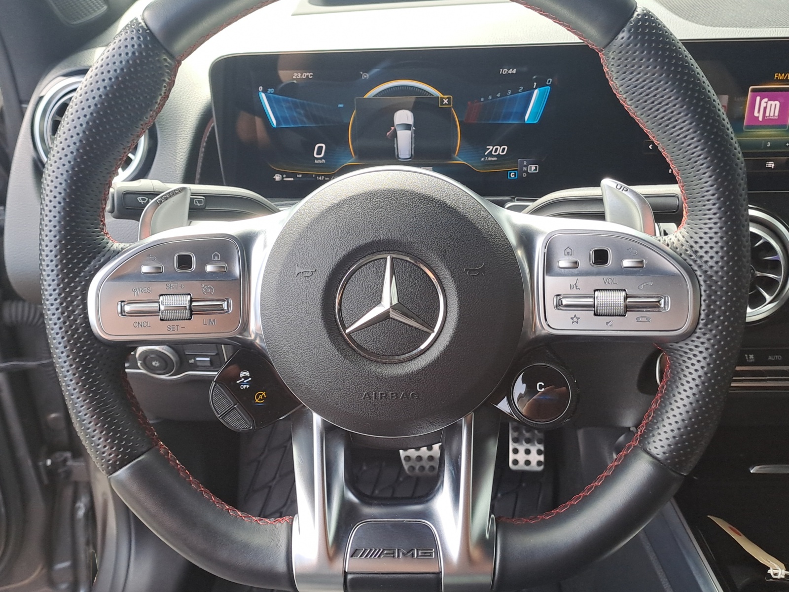 MERCEDES-BENZ GLB 35 AMG 4Matic 8G-Tronic-image-9