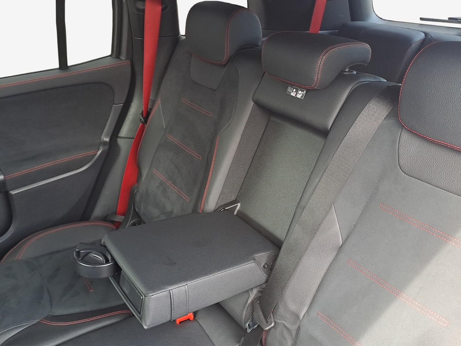 MERCEDES-BENZ GLB 35 AMG 4Matic 8G-Tronic-image-11