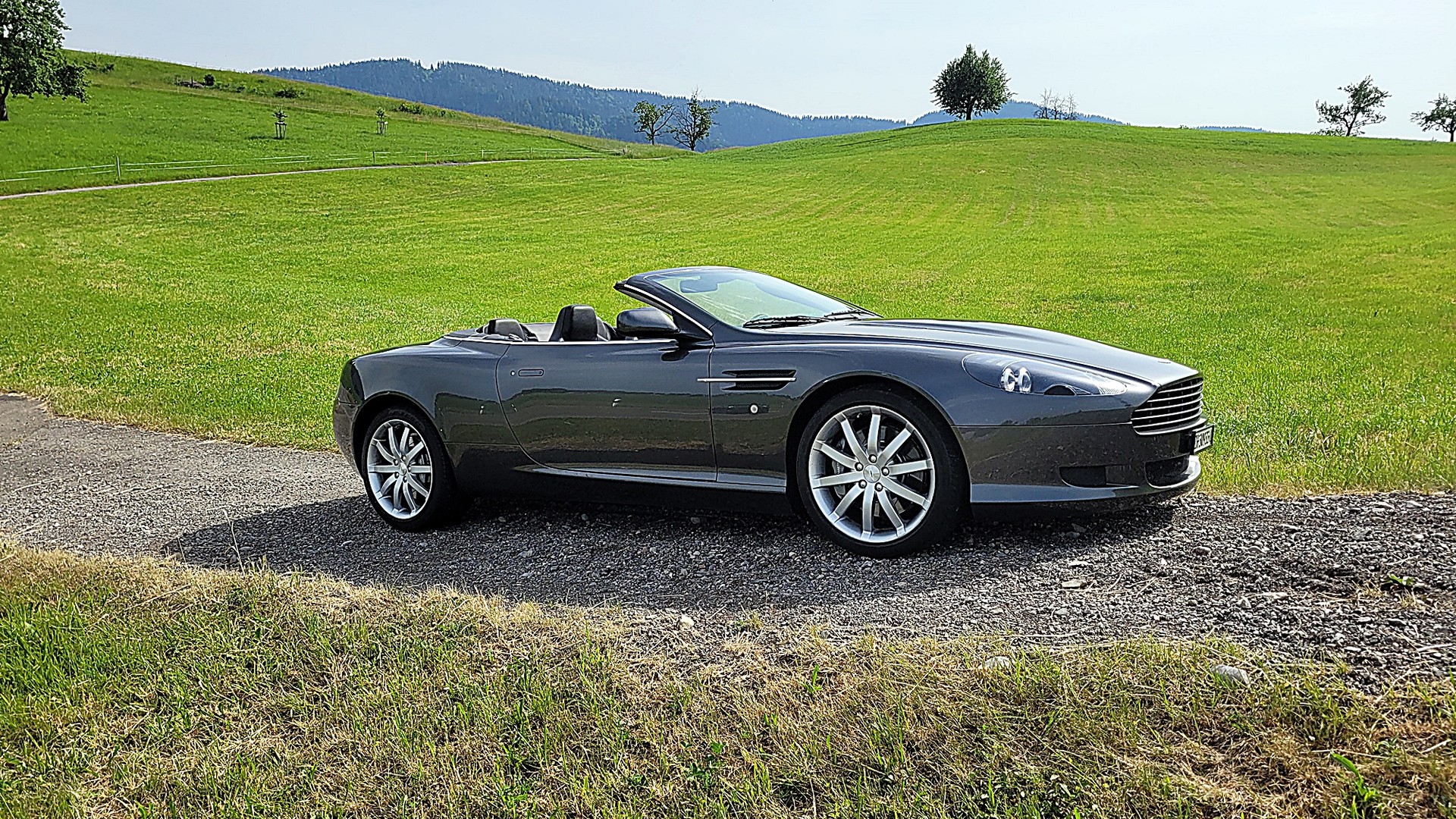 ASTON MARTIN DB9 Volante Touchtronic 2-image-1