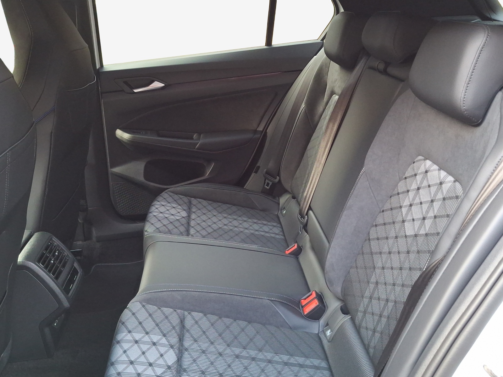 VW Golf 1.5 e TSI mHEV R-Line DSG-image-11