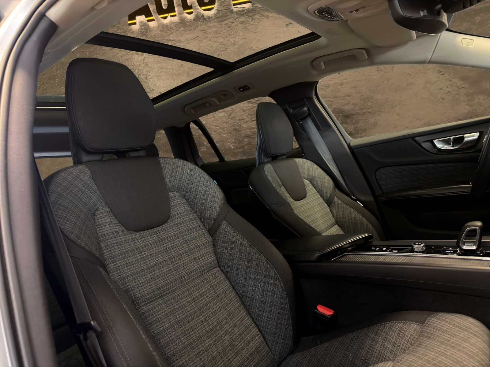 VOLVO V60 Cross Country B4 Mild Hybrid Core AWD Geartronic-image-11