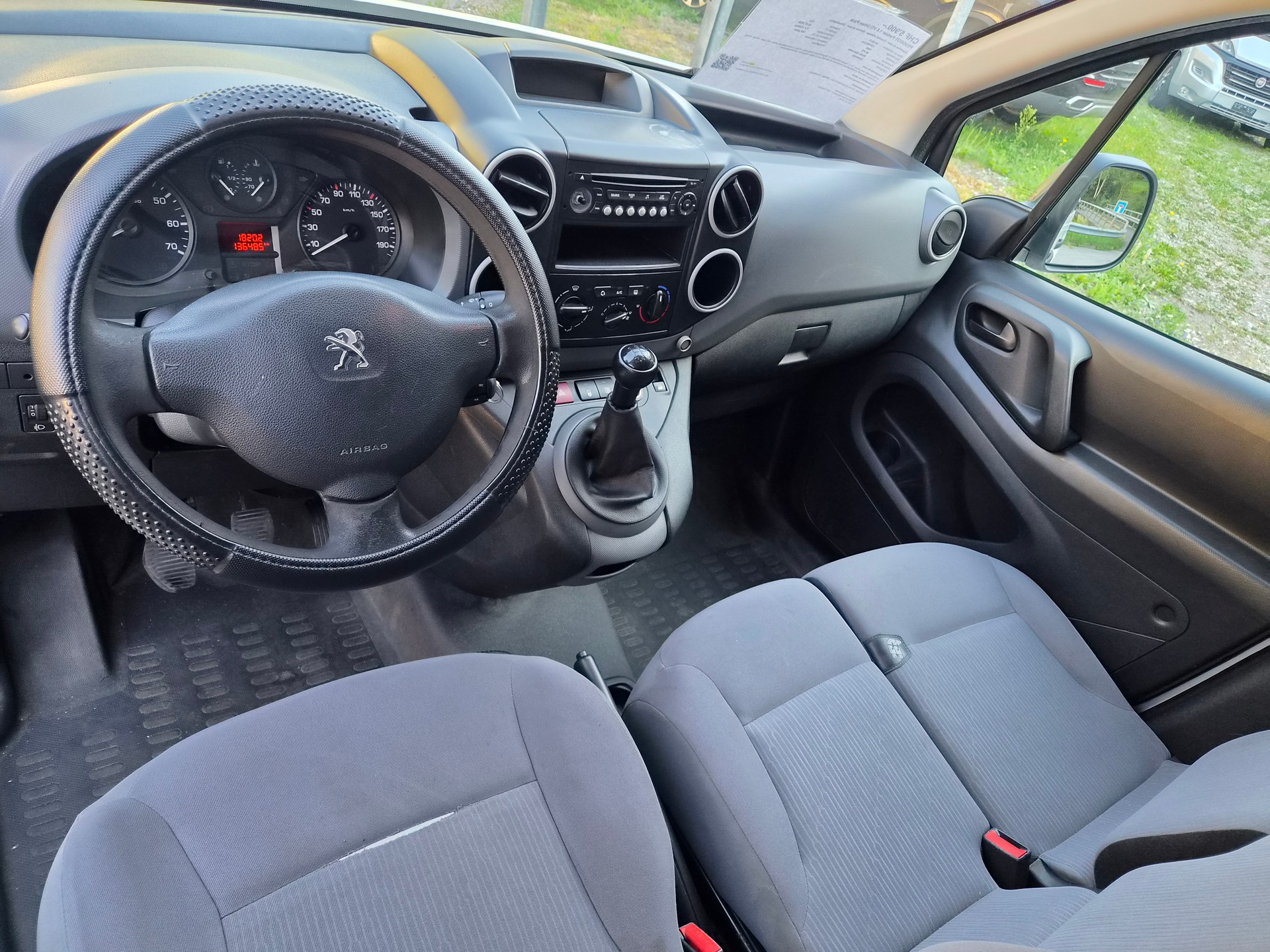 PEUGEOT Partner 1.6 VTi Urban Pack-image-4