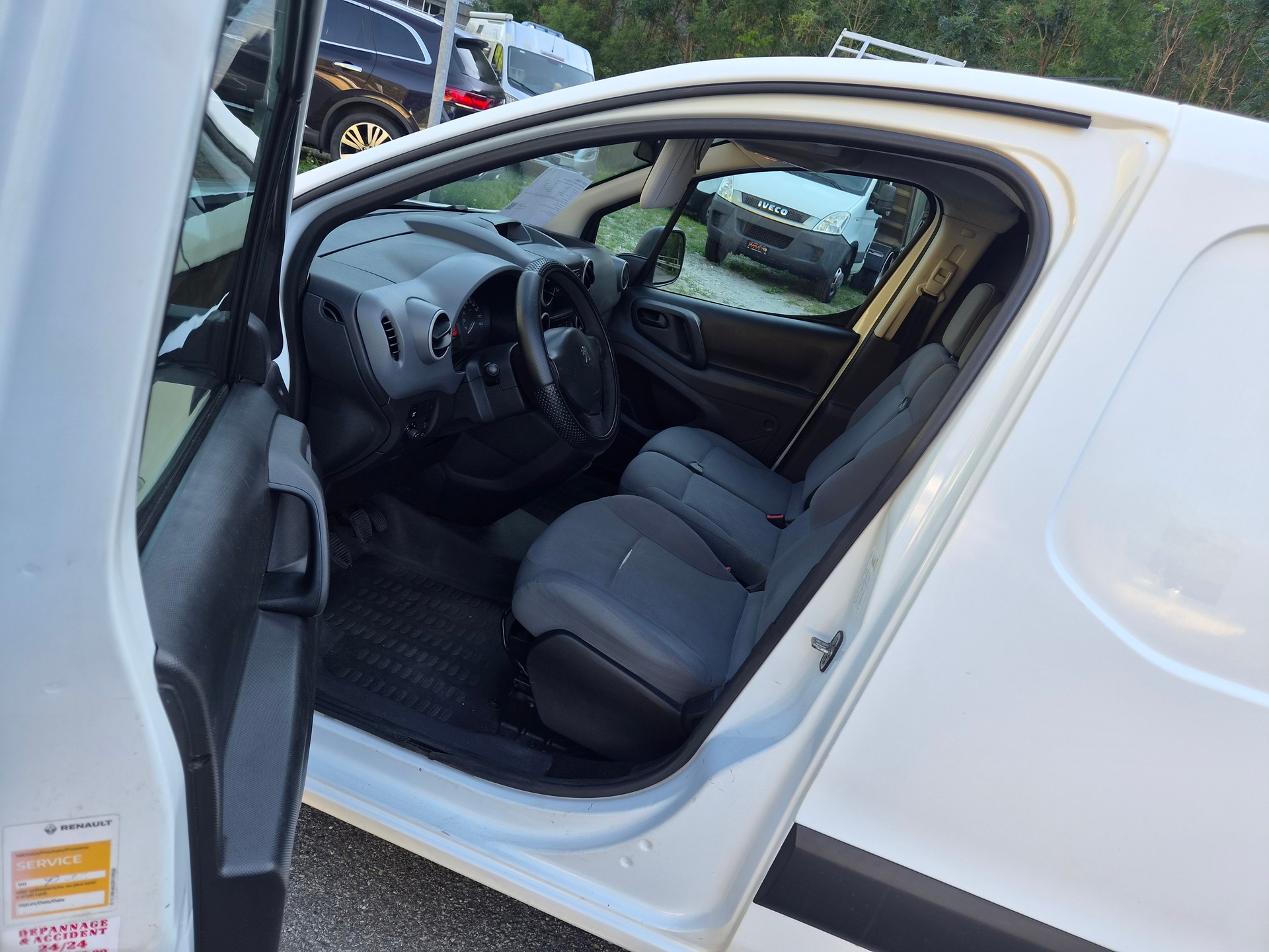 PEUGEOT Partner 1.6 VTi Urban Pack-image-5