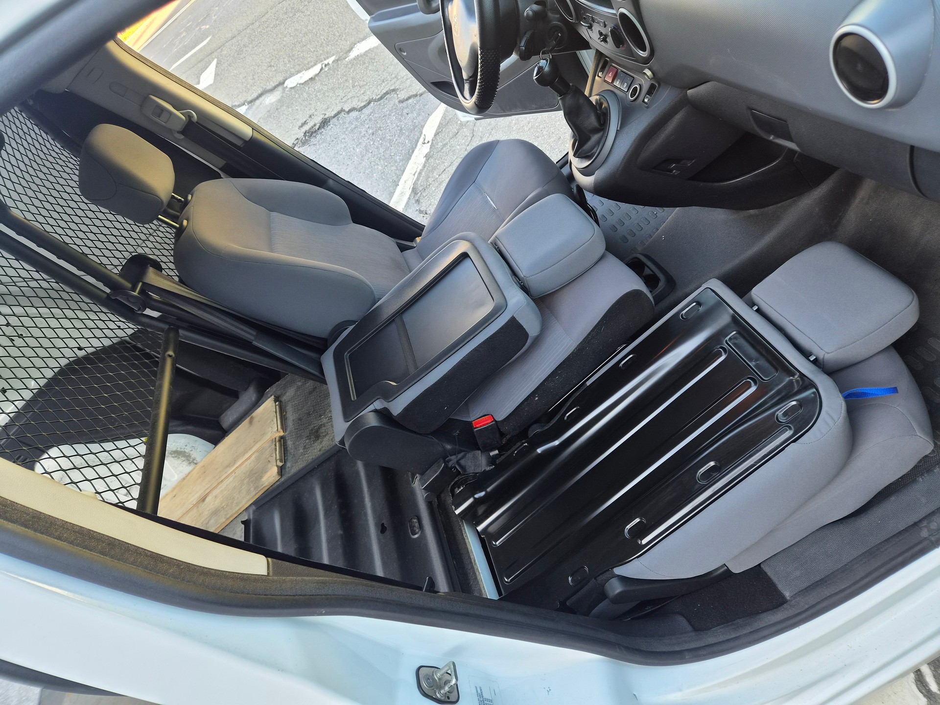 PEUGEOT Partner 1.6 VTi Urban Pack-image-8