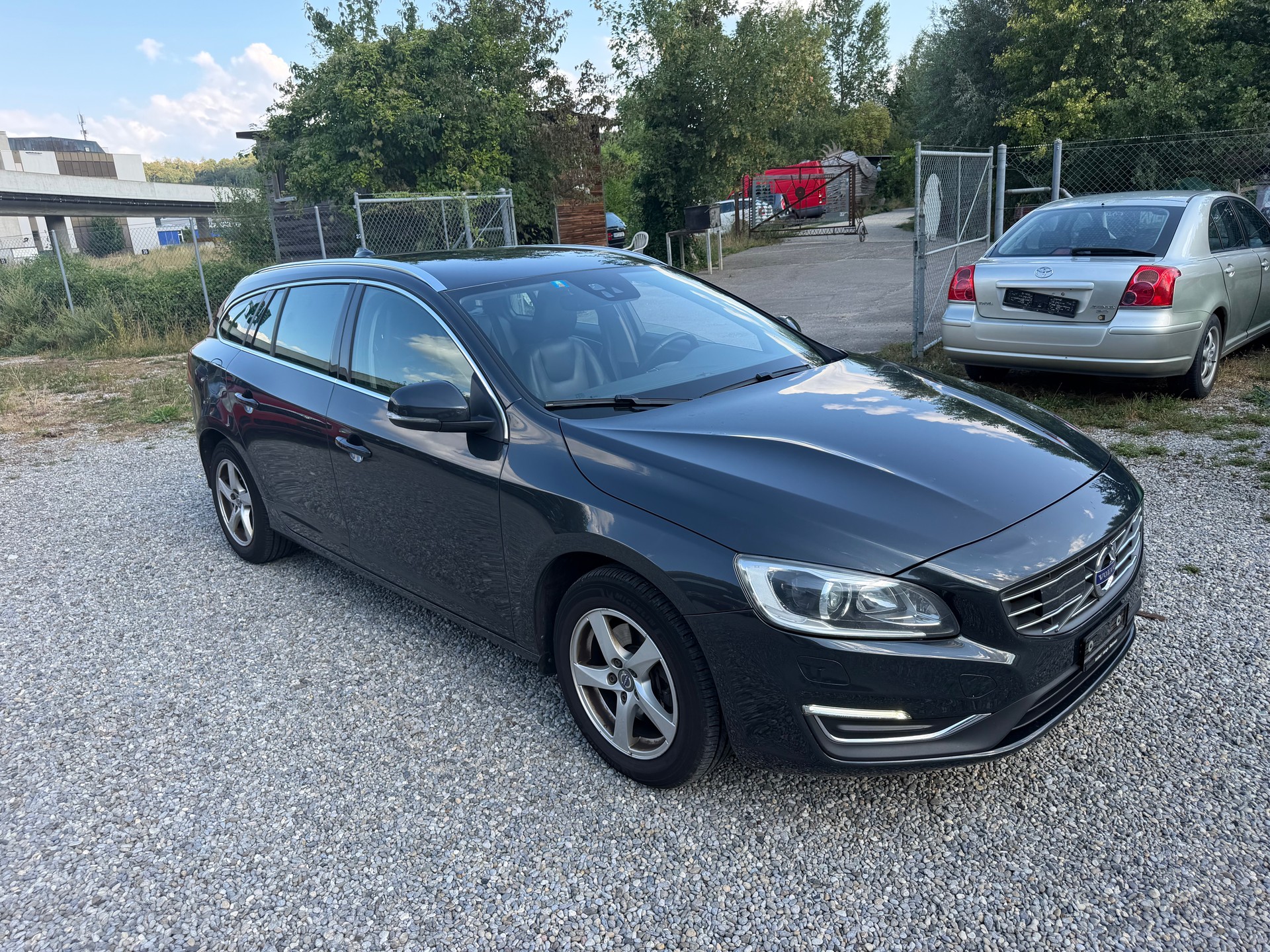 VOLVO V60 D4 Momentum Geartronic-image-2