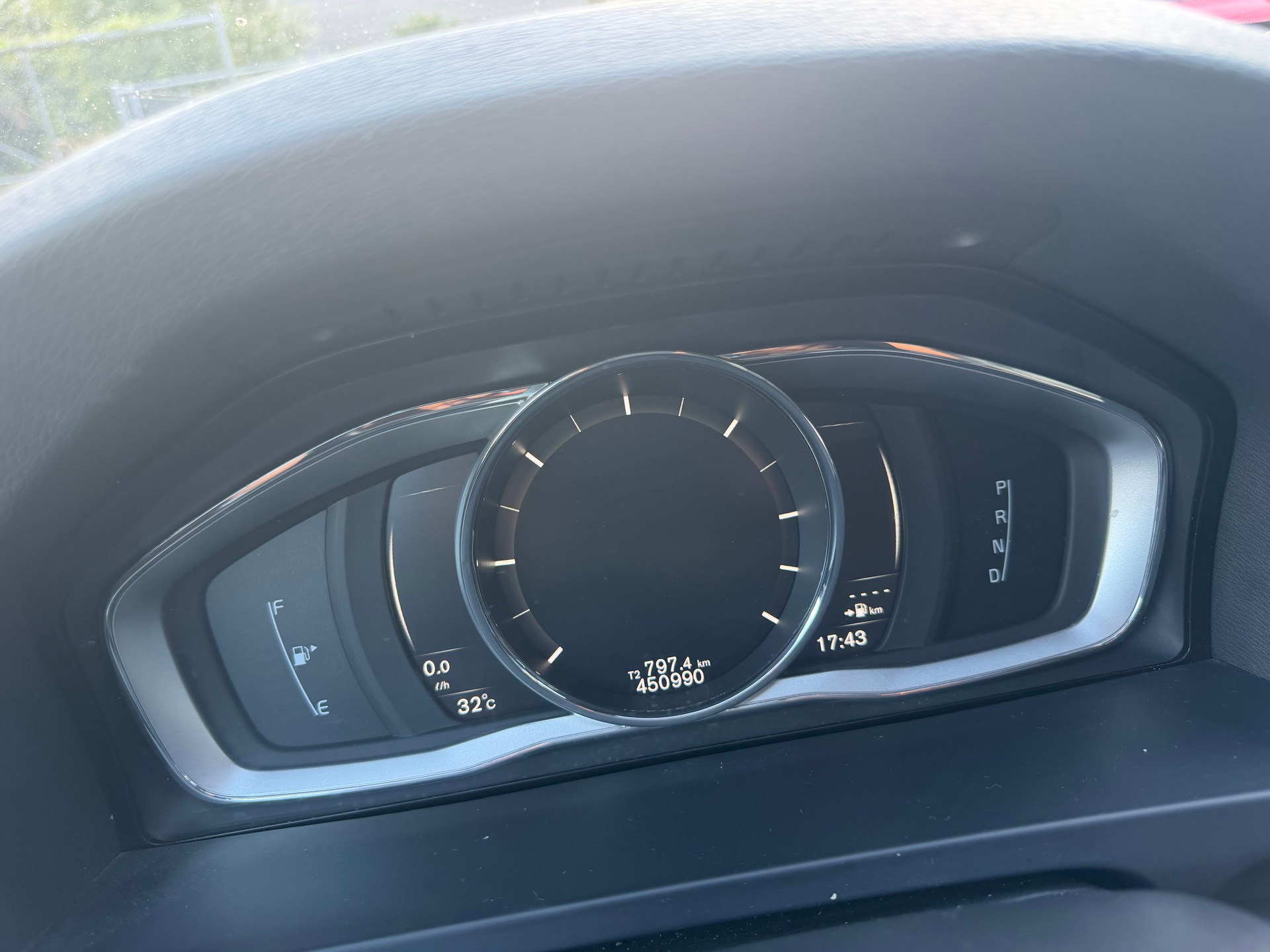 VOLVO V60 D4 Momentum Geartronic-image-11